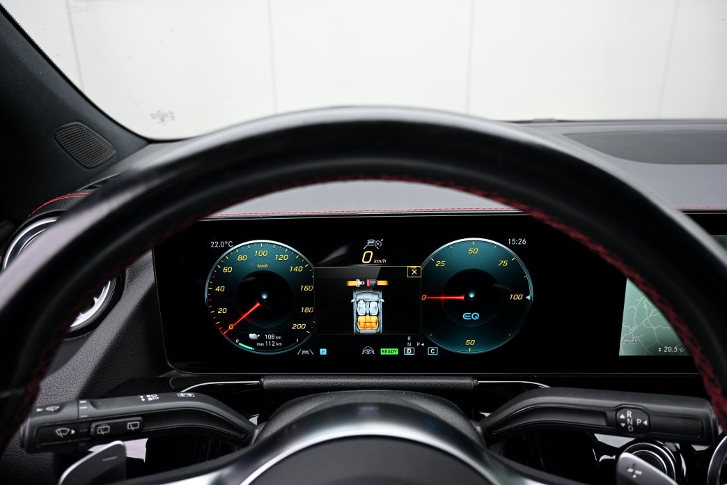MERCEDES-BENZ EQA 350 AMG Line 4Matic-image-11
