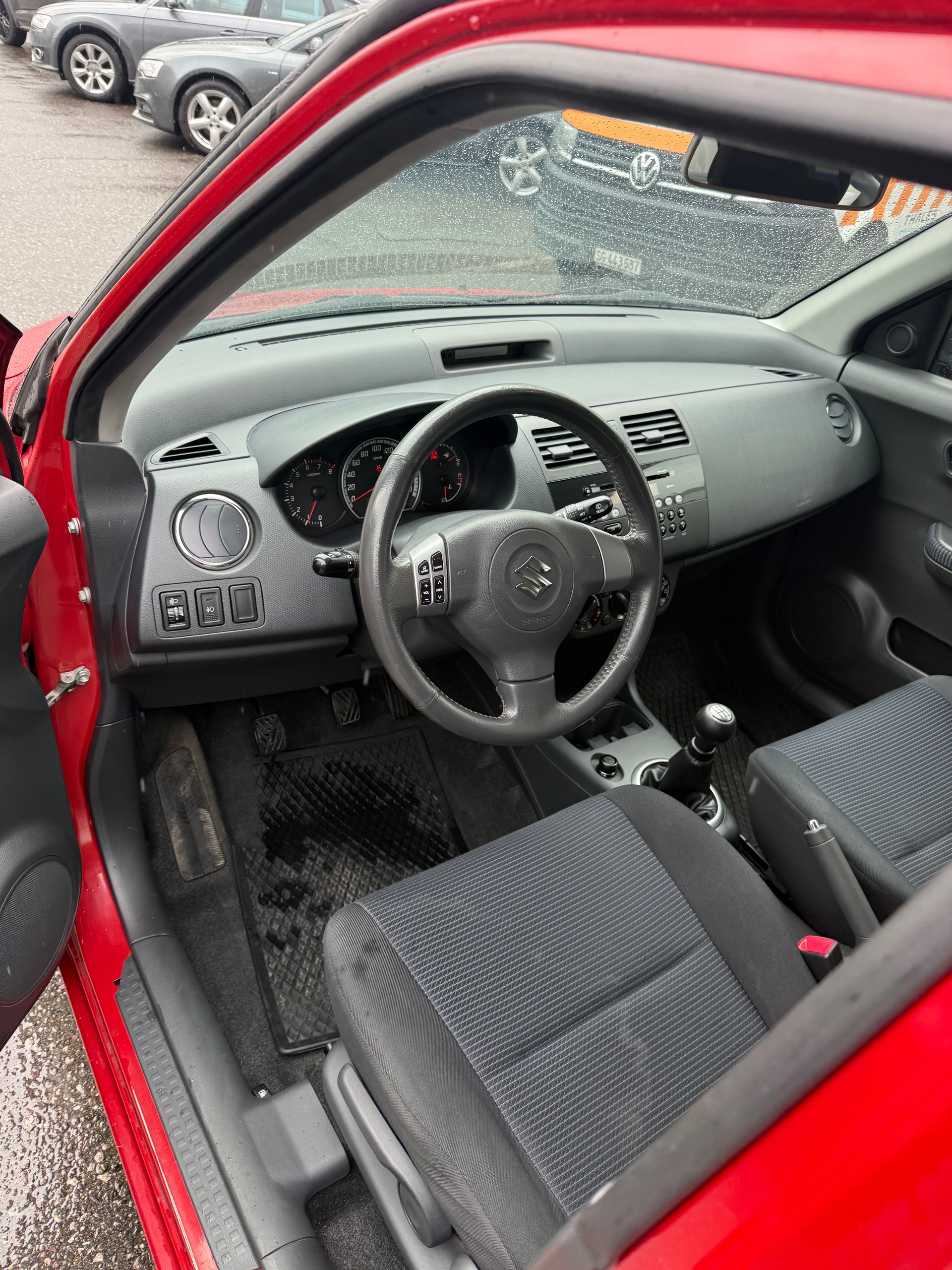 SUZUKI Swift 1.3i 16V GL 4x4-image-5