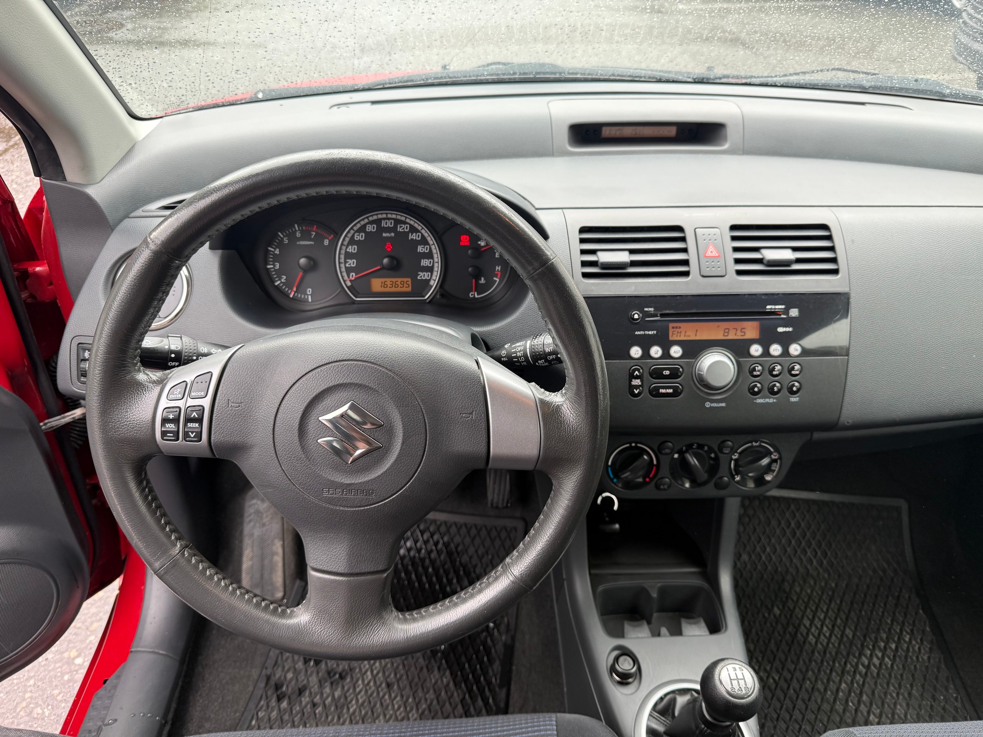 SUZUKI Swift 1.3i 16V GL 4x4-image-7