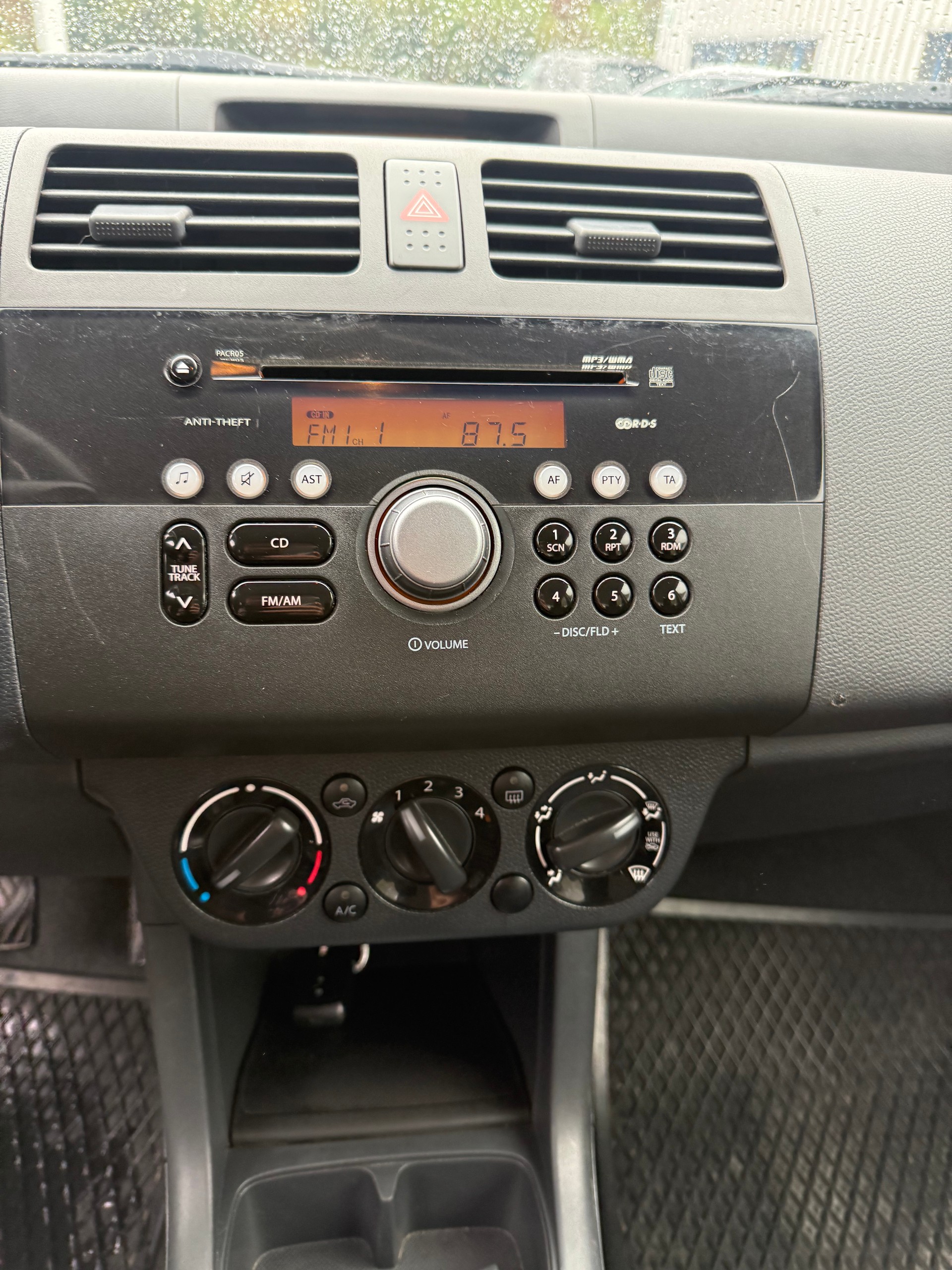 SUZUKI Swift 1.3i 16V GL 4x4-image-8