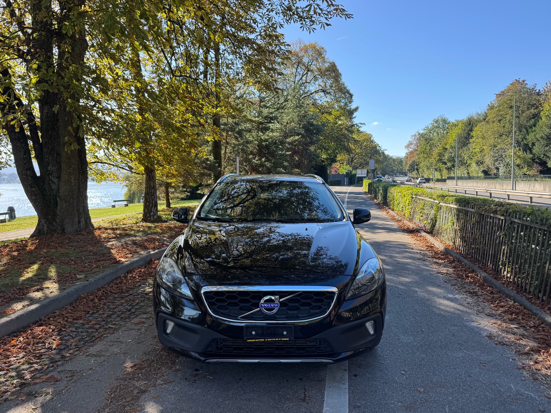 VOLVO V40 Cross Country D2 Momentum-image-0