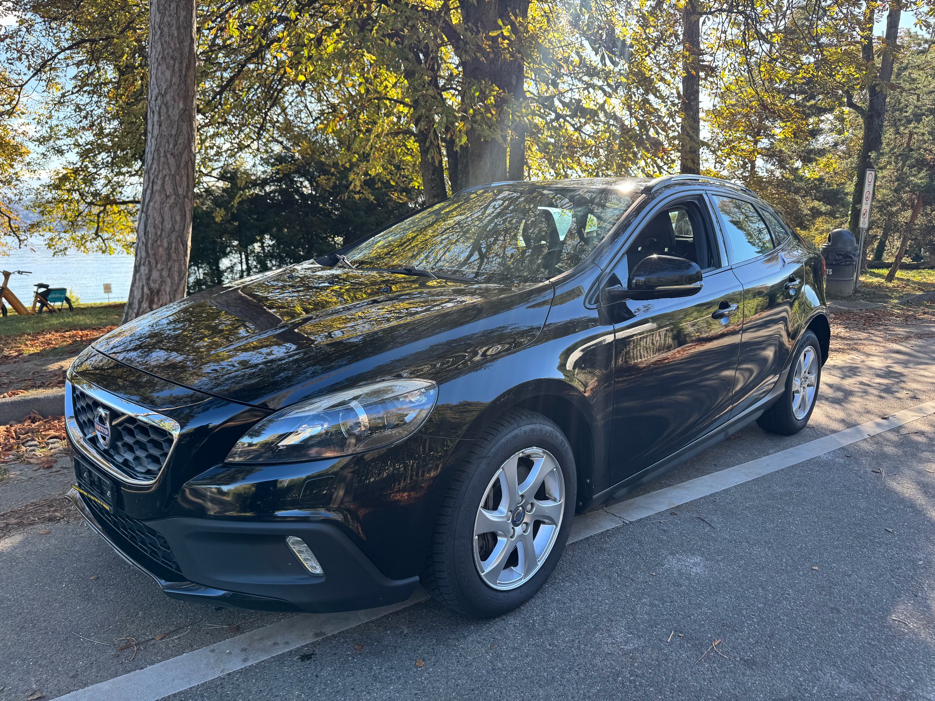 VOLVO V40 Cross Country D2 Momentum-image-3