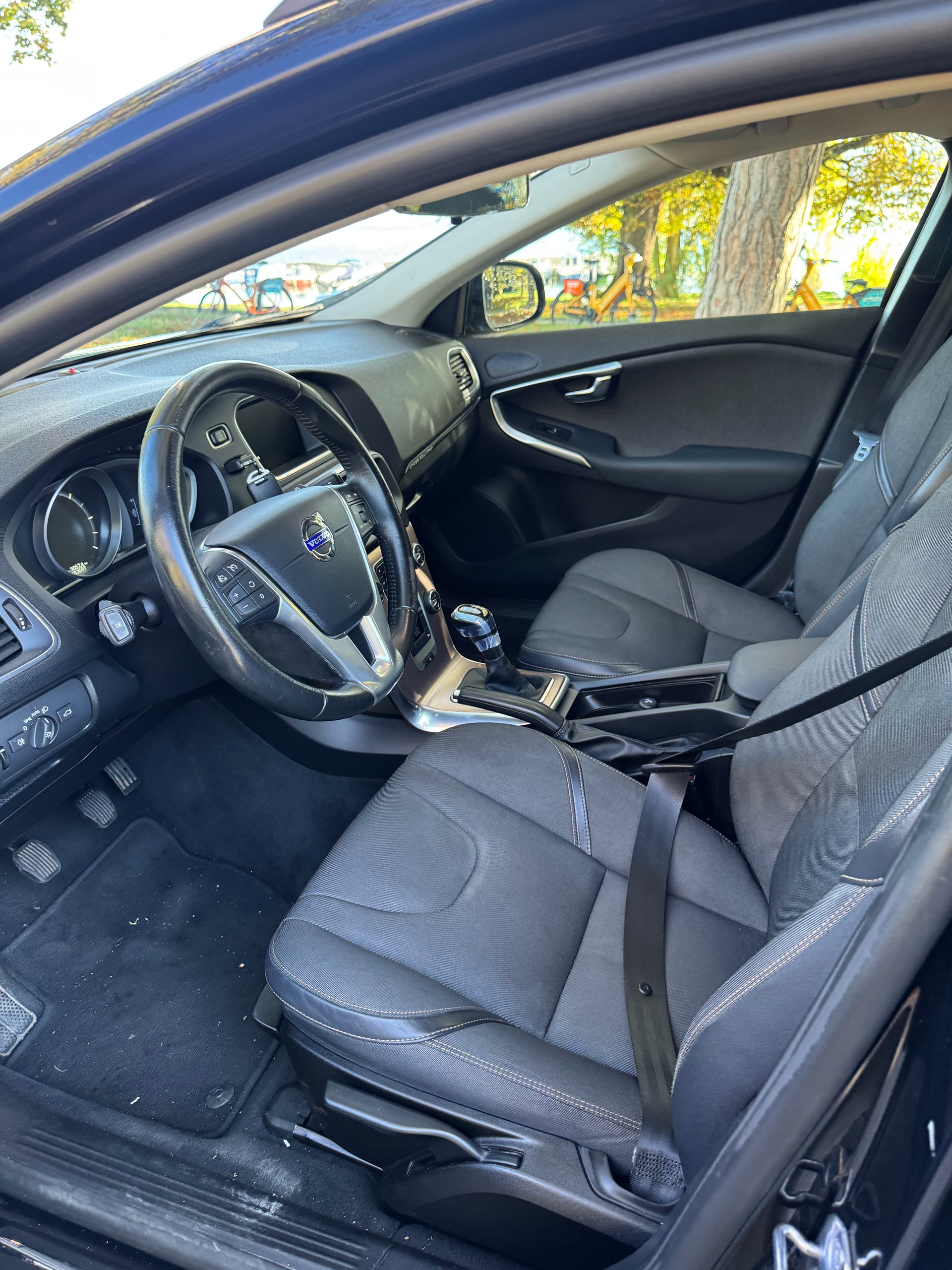 VOLVO V40 Cross Country D2 Momentum-image-13
