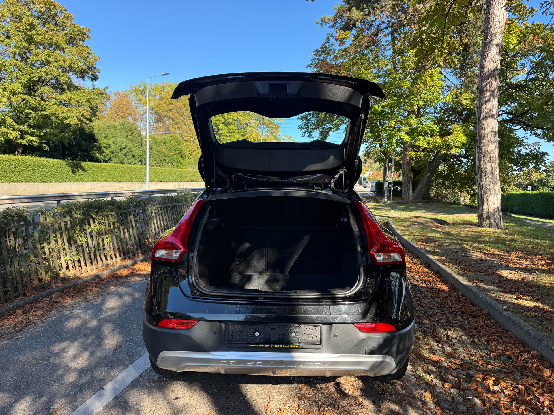 VOLVO V40 Cross Country D2 Momentum-image-10