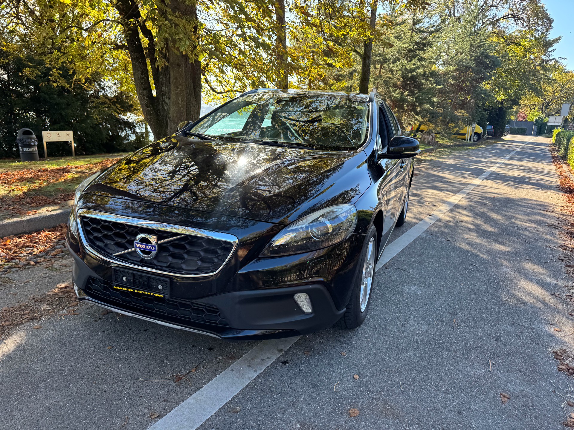 VOLVO V40 Cross Country D2 Momentum-image-2
