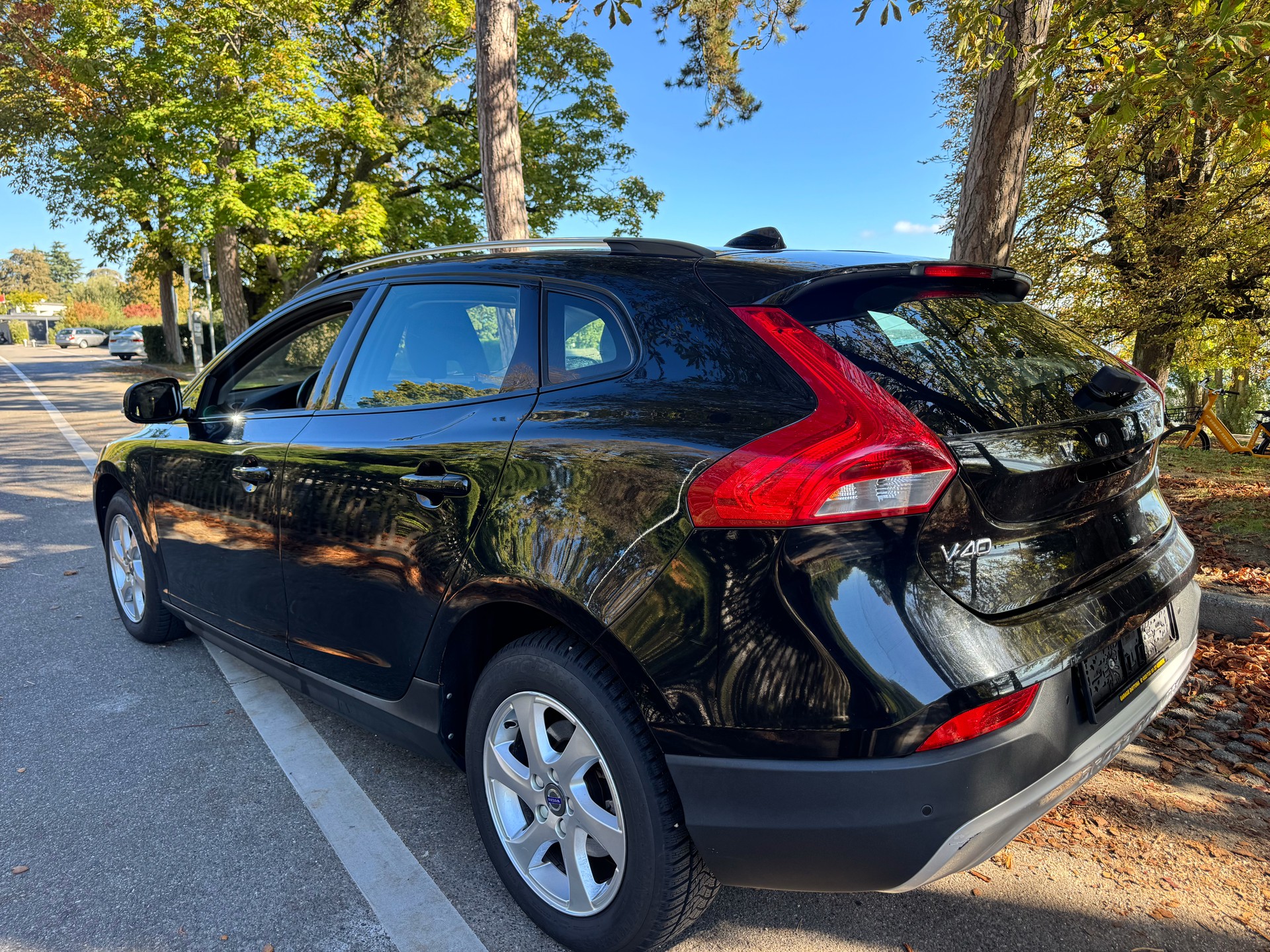 VOLVO V40 Cross Country D2 Momentum-image-8