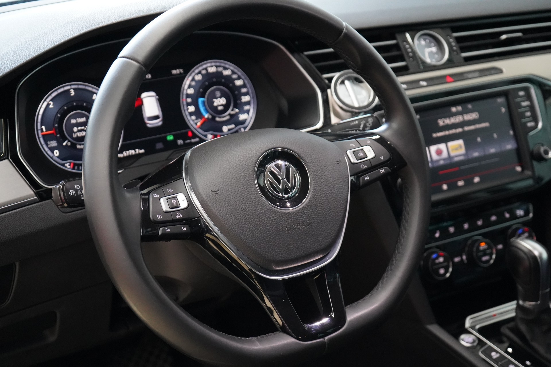 VW Passat Variant 2.0 TDI BMT High. DSG 4Motion-image-13