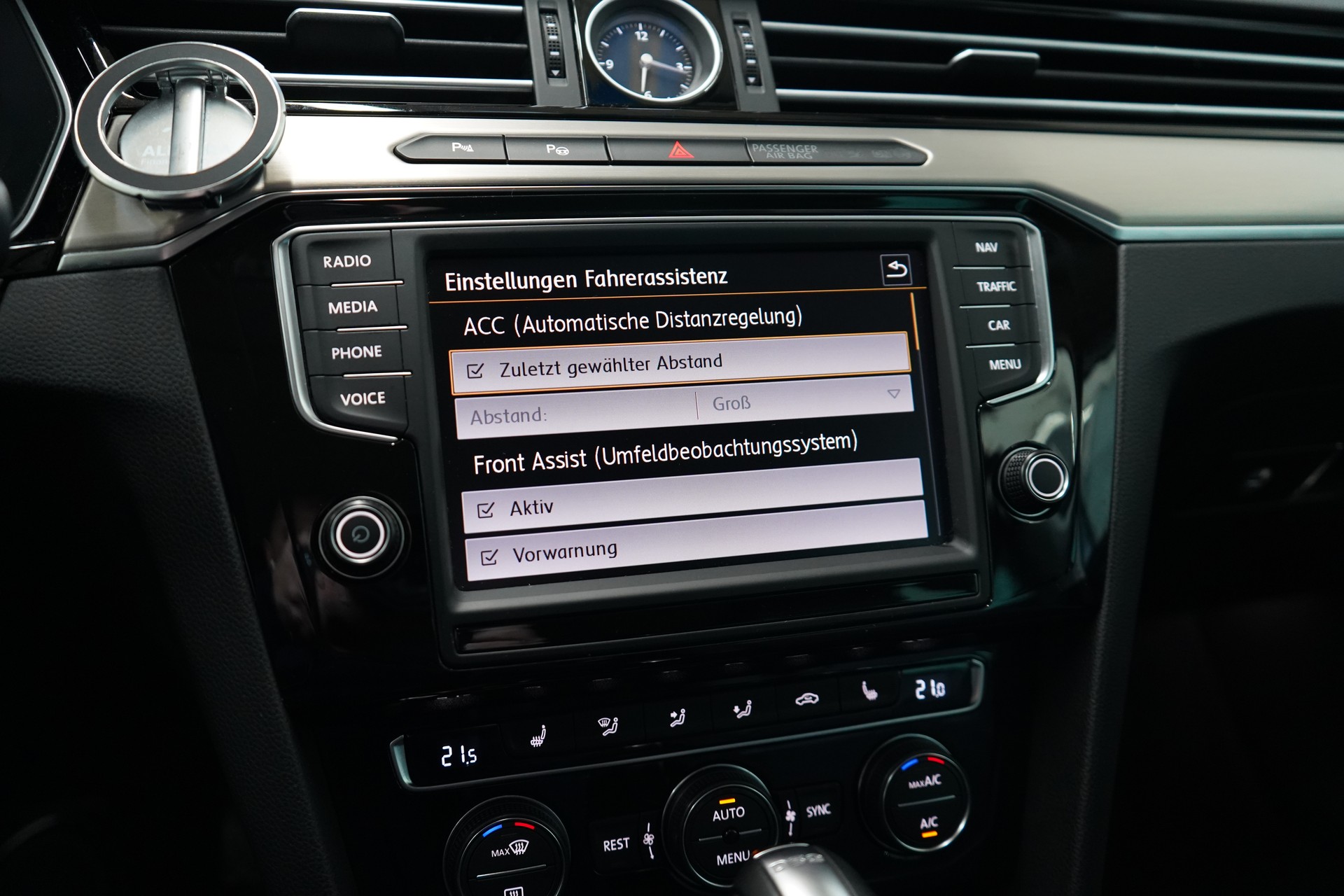 VW Passat Variant 2.0 TDI BMT High. DSG 4Motion-image-19