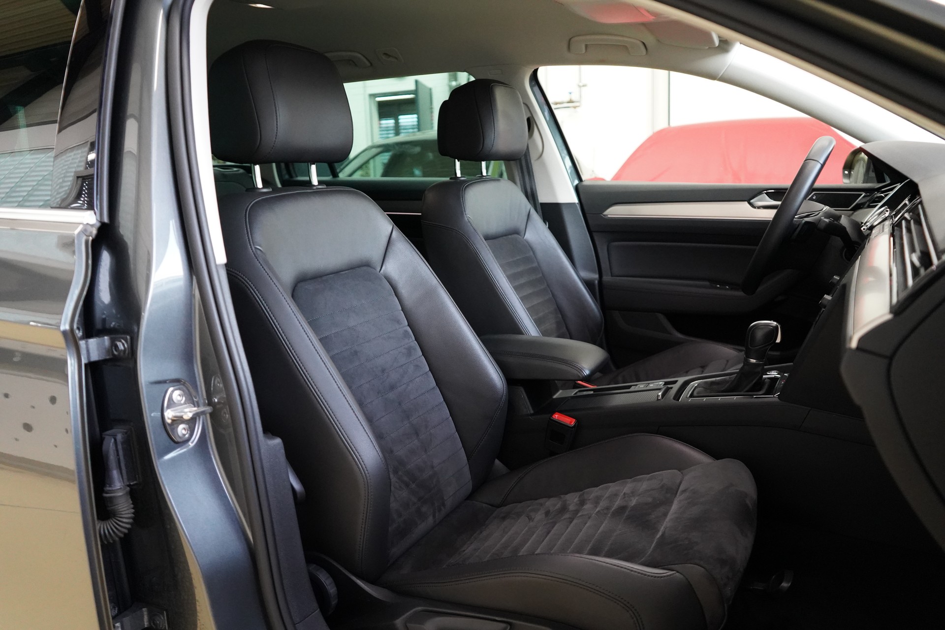 VW Passat Variant 2.0 TDI BMT High. DSG 4Motion-image-27