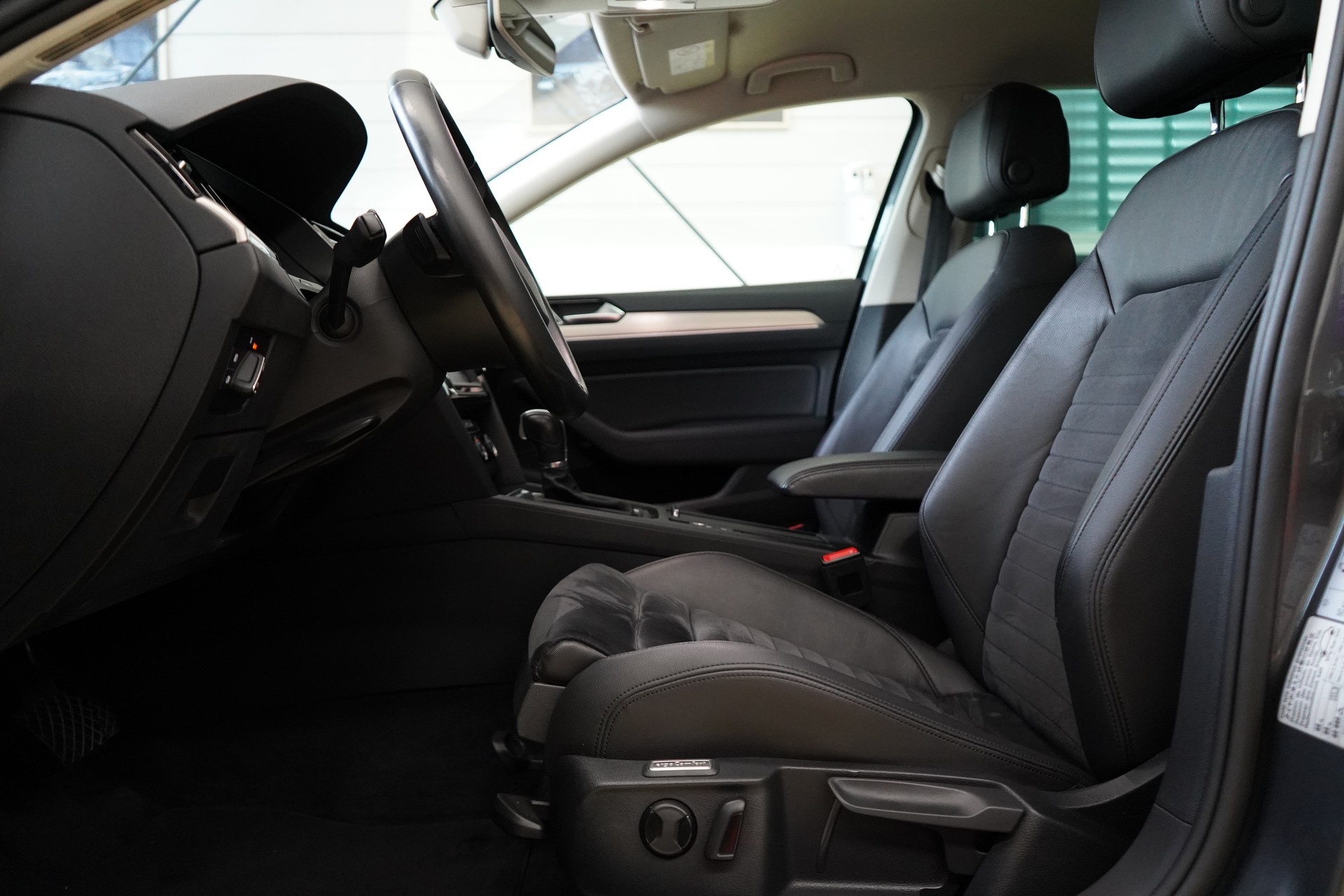 VW Passat Variant 2.0 TDI BMT High. DSG 4Motion-image-23