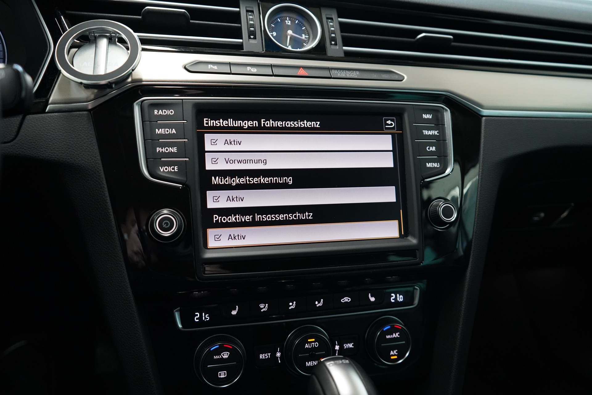 VW Passat Variant 2.0 TDI BMT High. DSG 4Motion-image-22