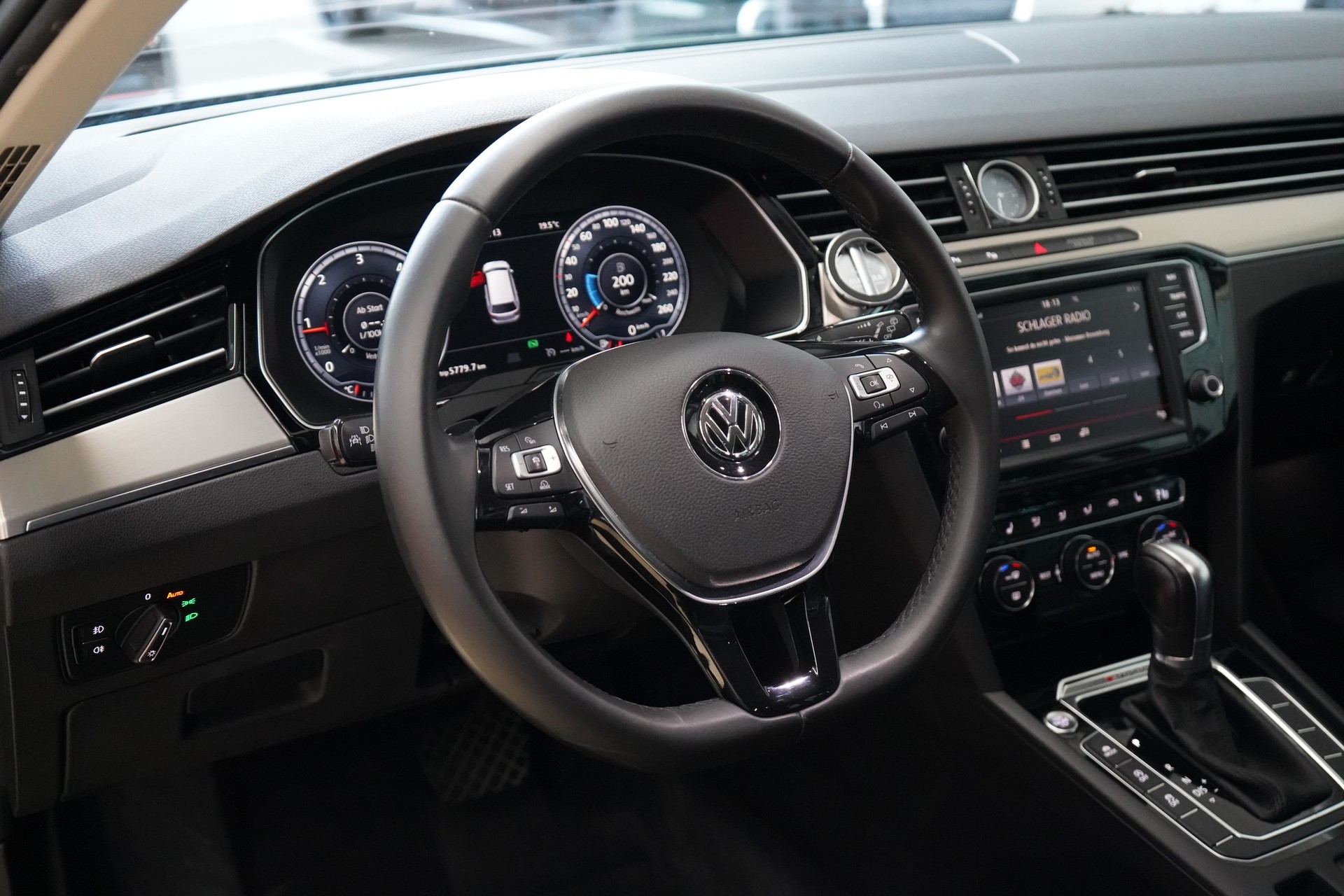VW Passat Variant 2.0 TDI BMT High. DSG 4Motion-image-12