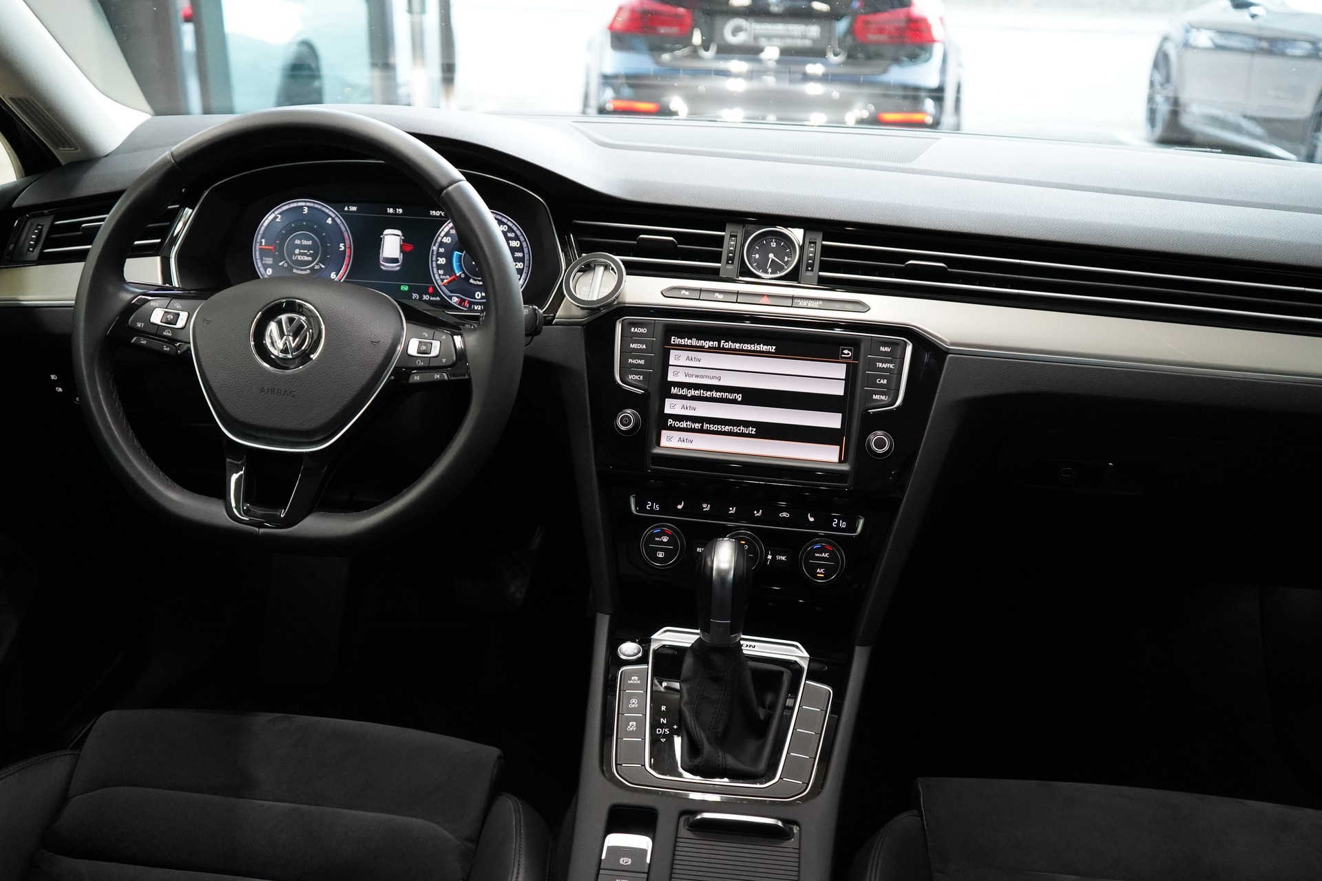 VW Passat Variant 2.0 TDI BMT High. DSG 4Motion-image-24