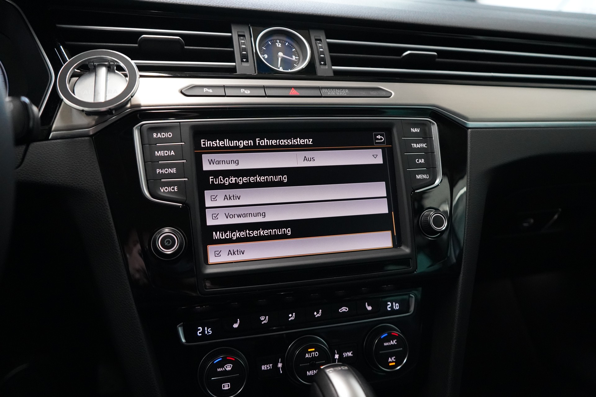 VW Passat Variant 2.0 TDI BMT High. DSG 4Motion-image-21