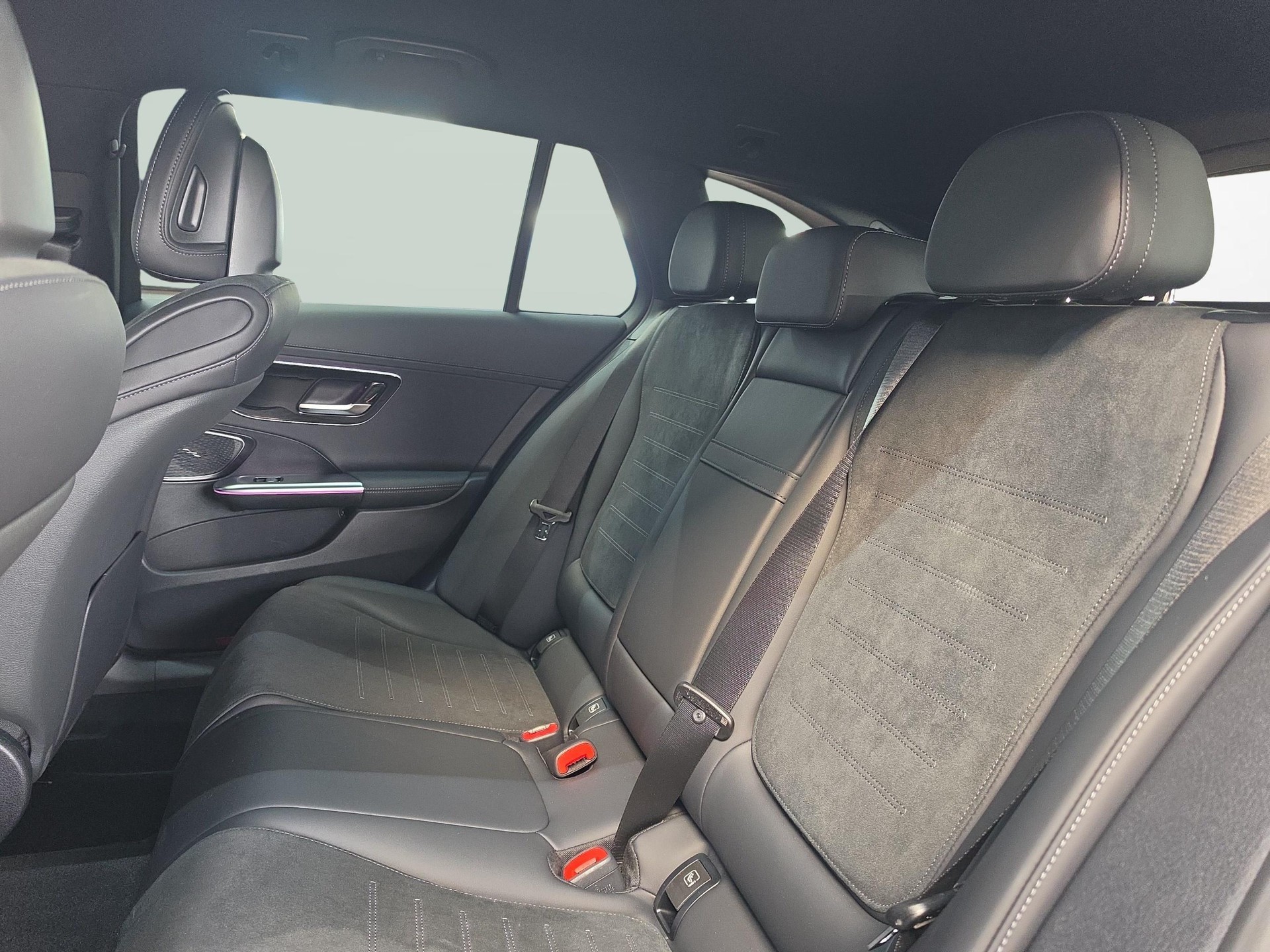 MERCEDES-BENZ C 220 d 4MATIC T-Modell Swiss Star AMG Line-image-10