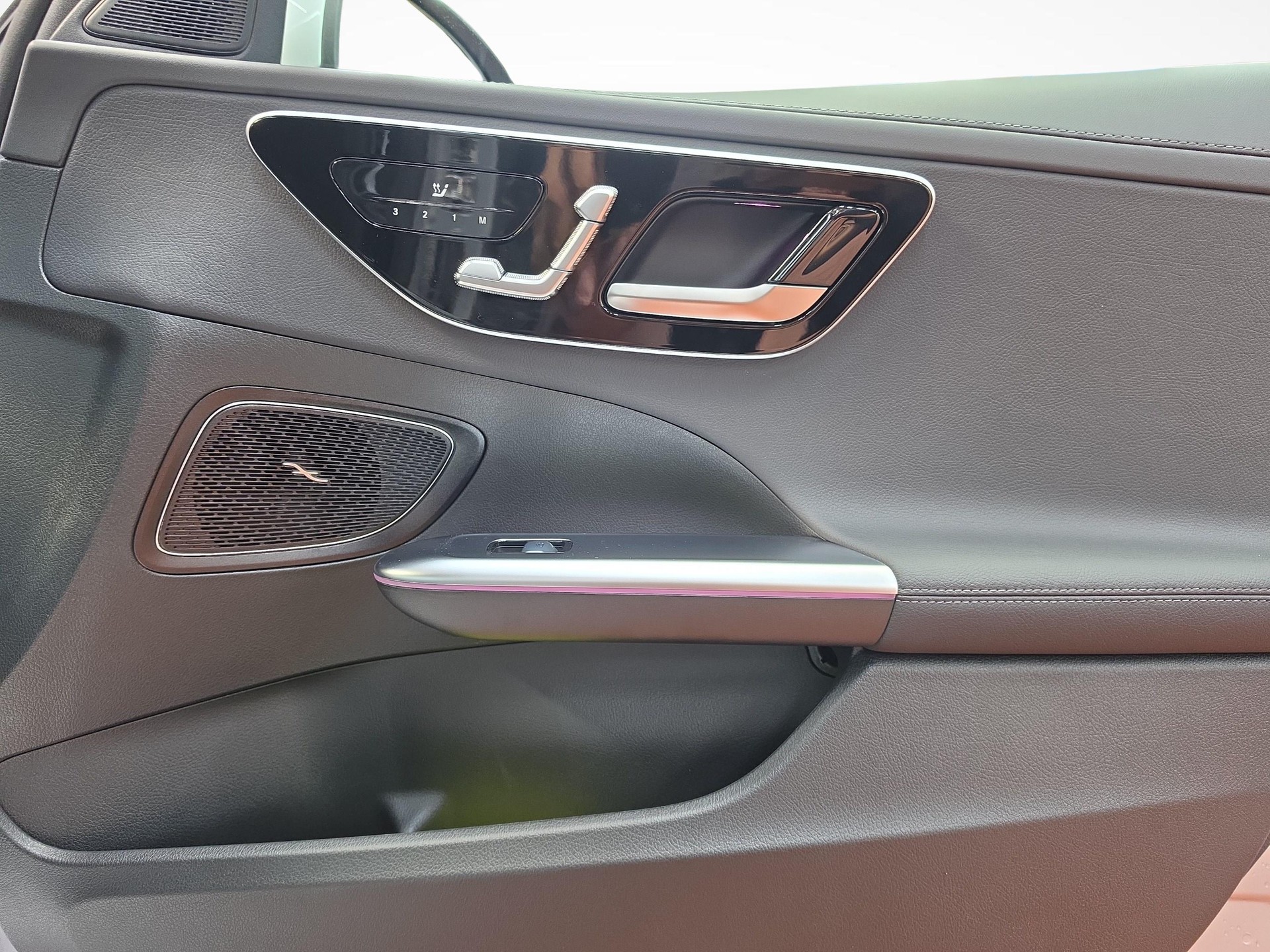 MERCEDES-BENZ C 220 d 4MATIC T-Modell Swiss Star AMG Line-image-11