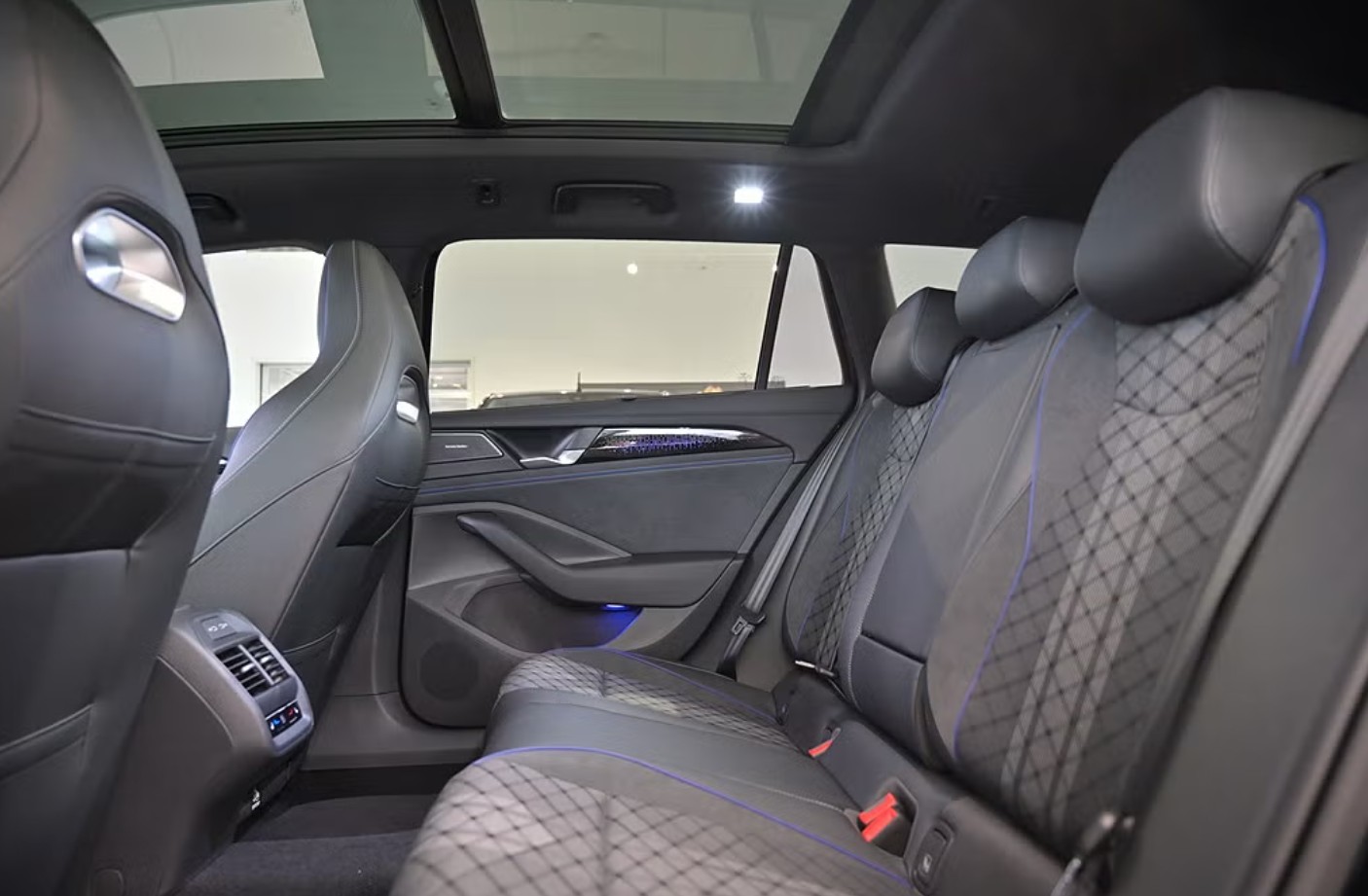 VW Passat Variant 2.0 TDI evo R-Line 4 Motion DSG-image-4