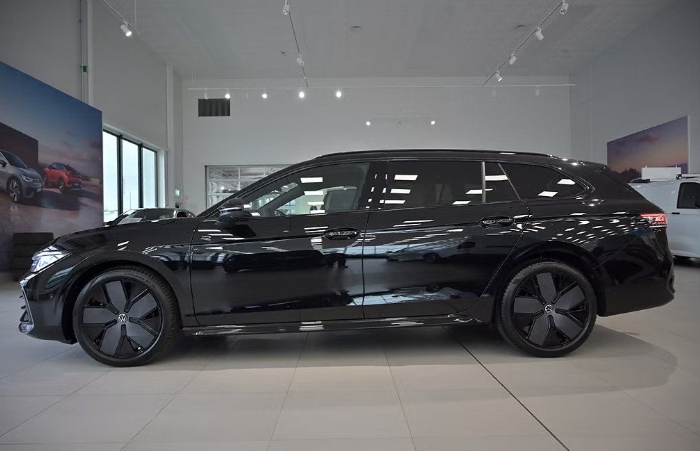 VW Passat Variant 2.0 TDI evo R-Line 4 Motion DSG-image-1