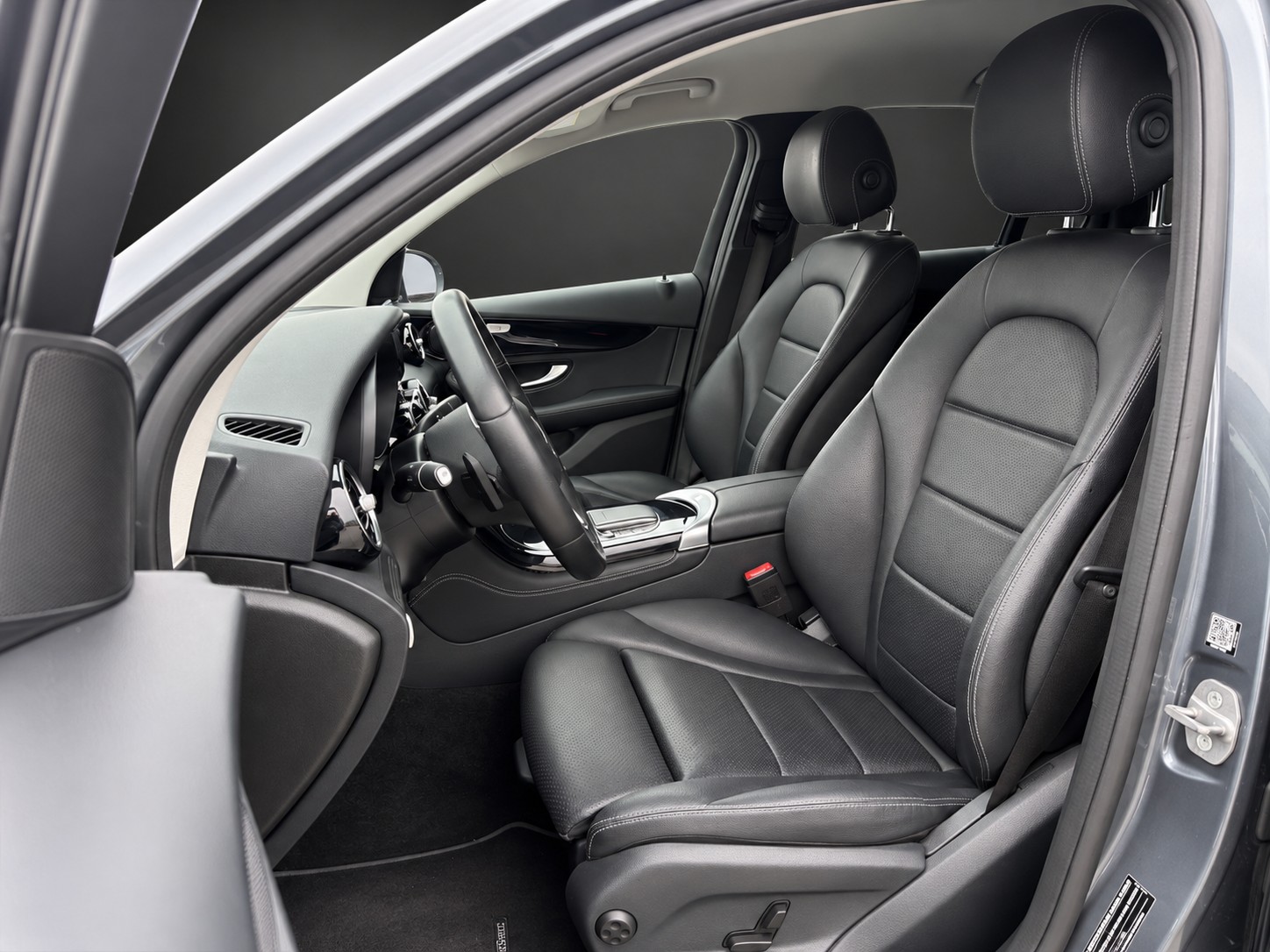 MERCEDES-BENZ GLC 220 d 4Matic 9G-Tronic mit 194 PS * Faceliftmodell *-image-6