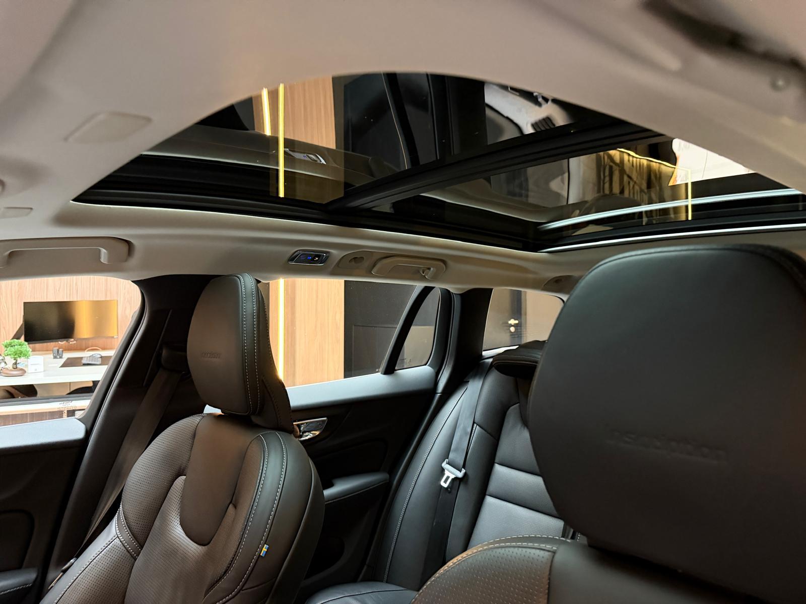 VOLVO V60 2.0 D4 Inscription AWD-image-18