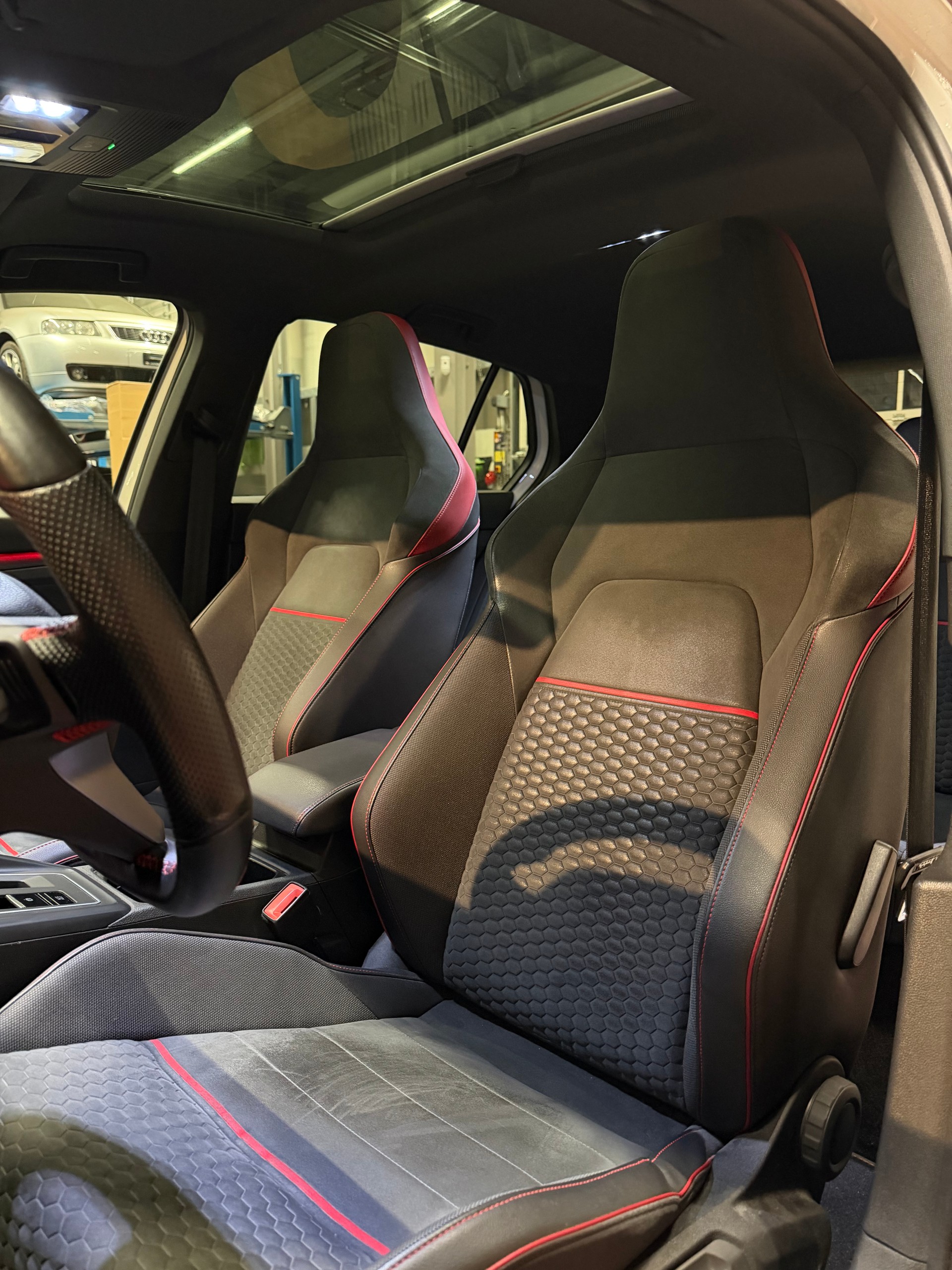 VW Golf 2.0 TSI GTI Clubsport DSG-image-6