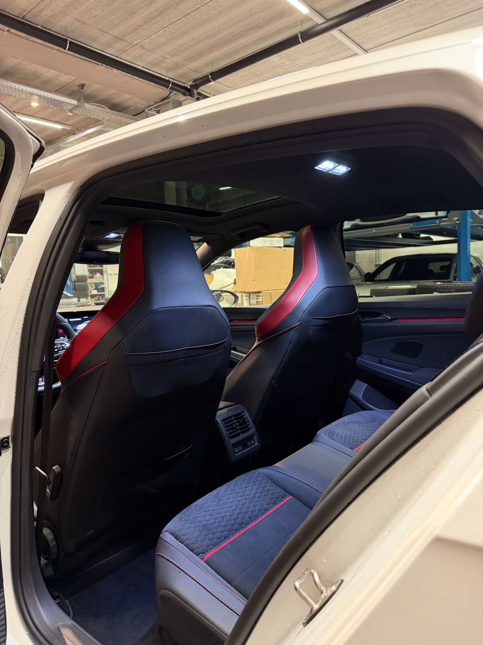 VW Golf 2.0 TSI GTI Clubsport DSG-image-7