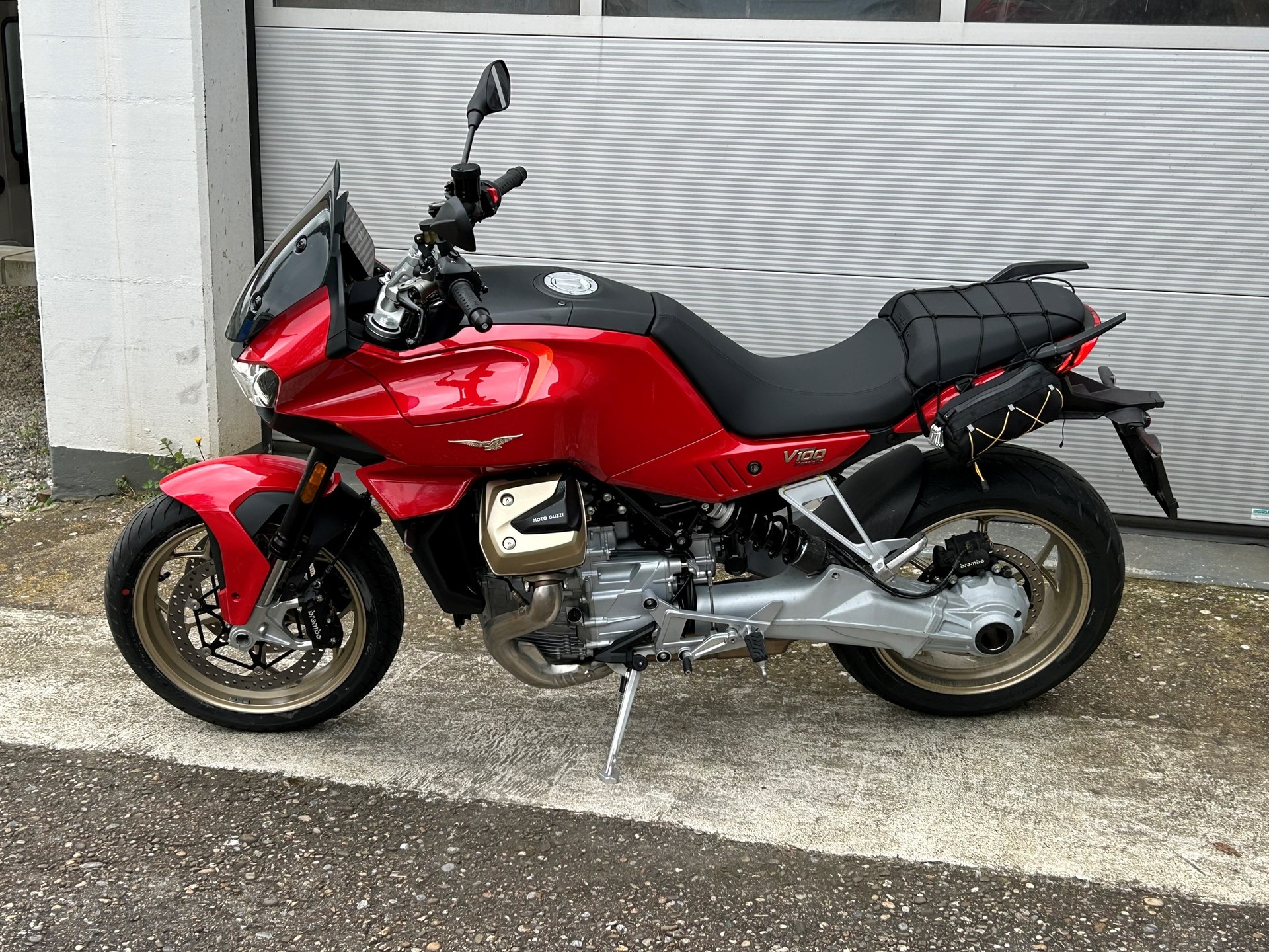 MOTO GUZZI V100 Mandello-showroom-element-3