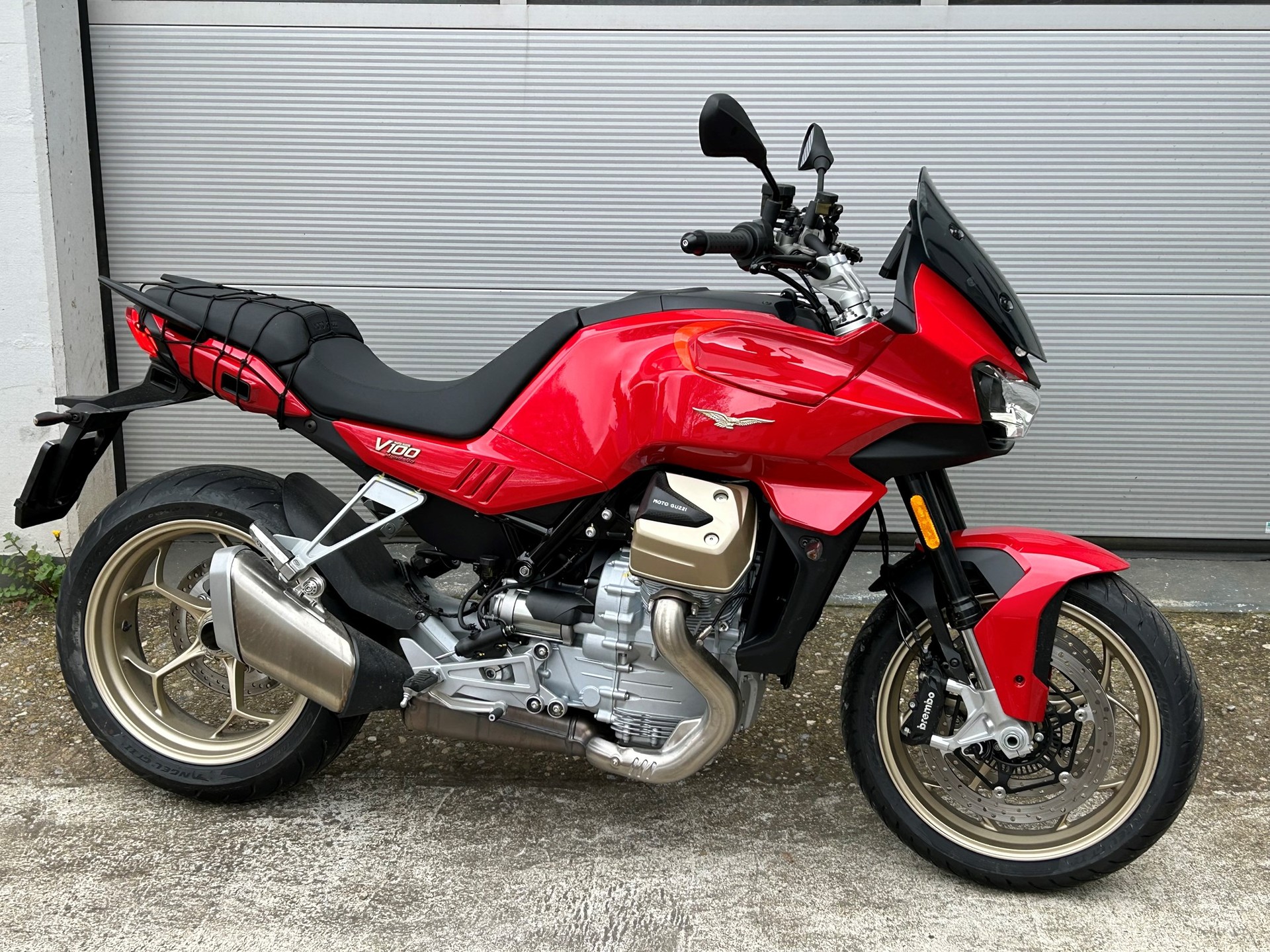 MOTO GUZZI V100 Mandello-showroom-element-2