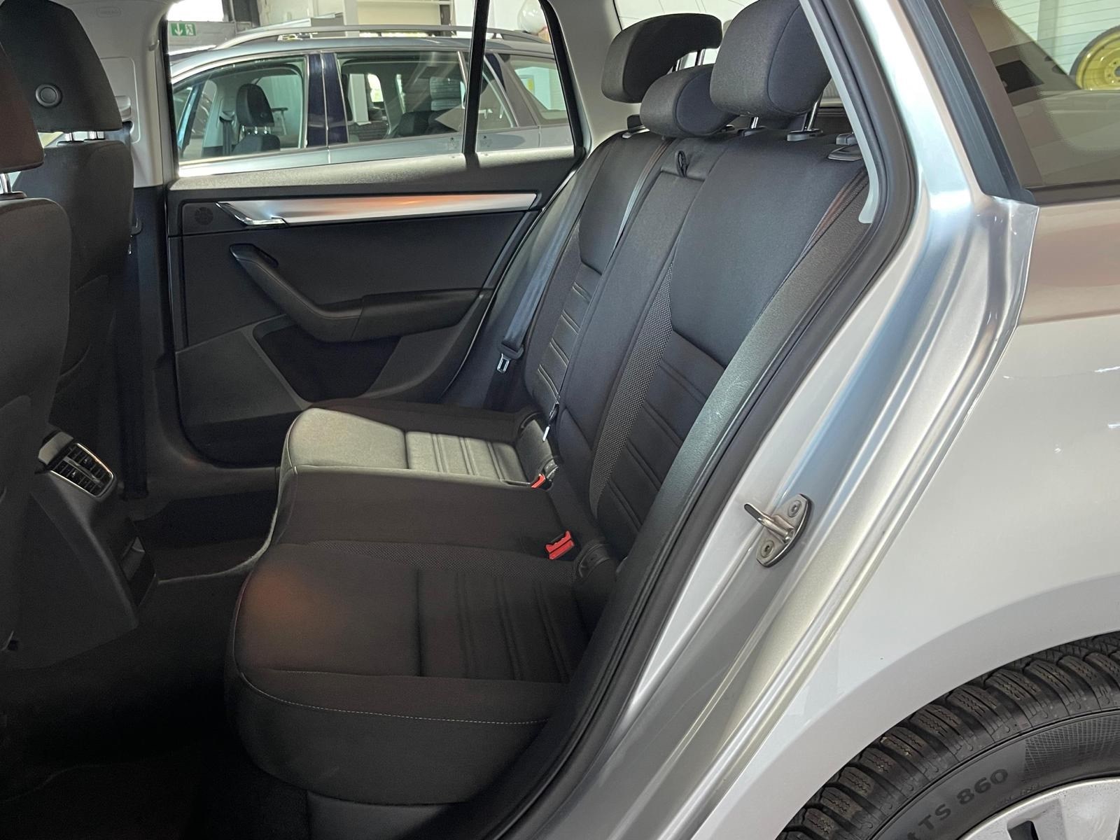 SKODA Octavia Combi 2.0 TDI Ambition 4x4 DSG-image-10