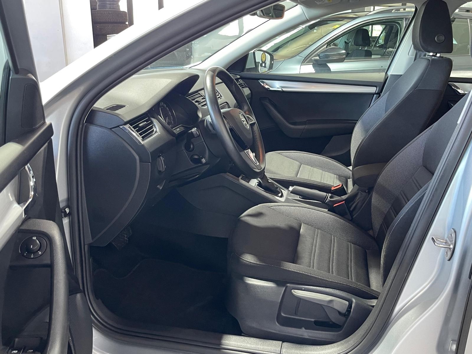 SKODA Octavia Combi 2.0 TDI Ambition 4x4 DSG-image-7