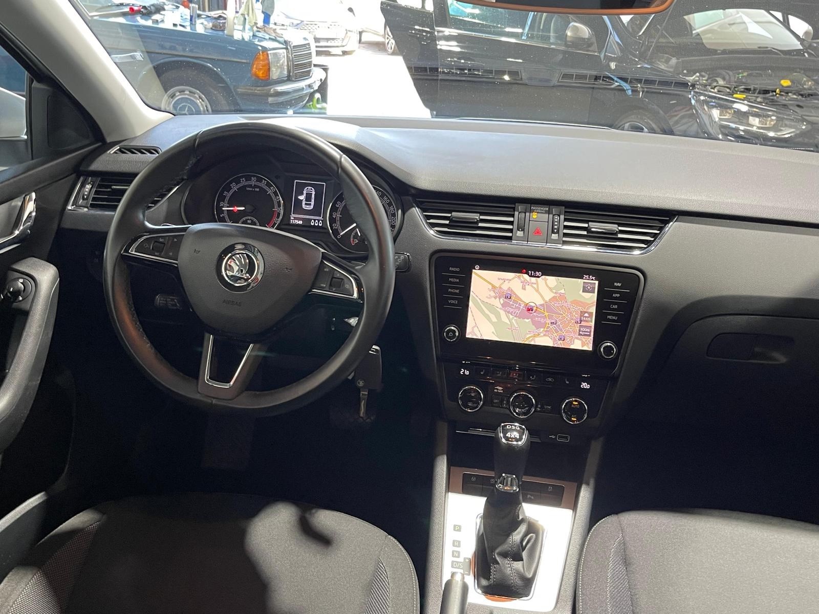 SKODA Octavia Combi 2.0 TDI Ambition 4x4 DSG-image-8