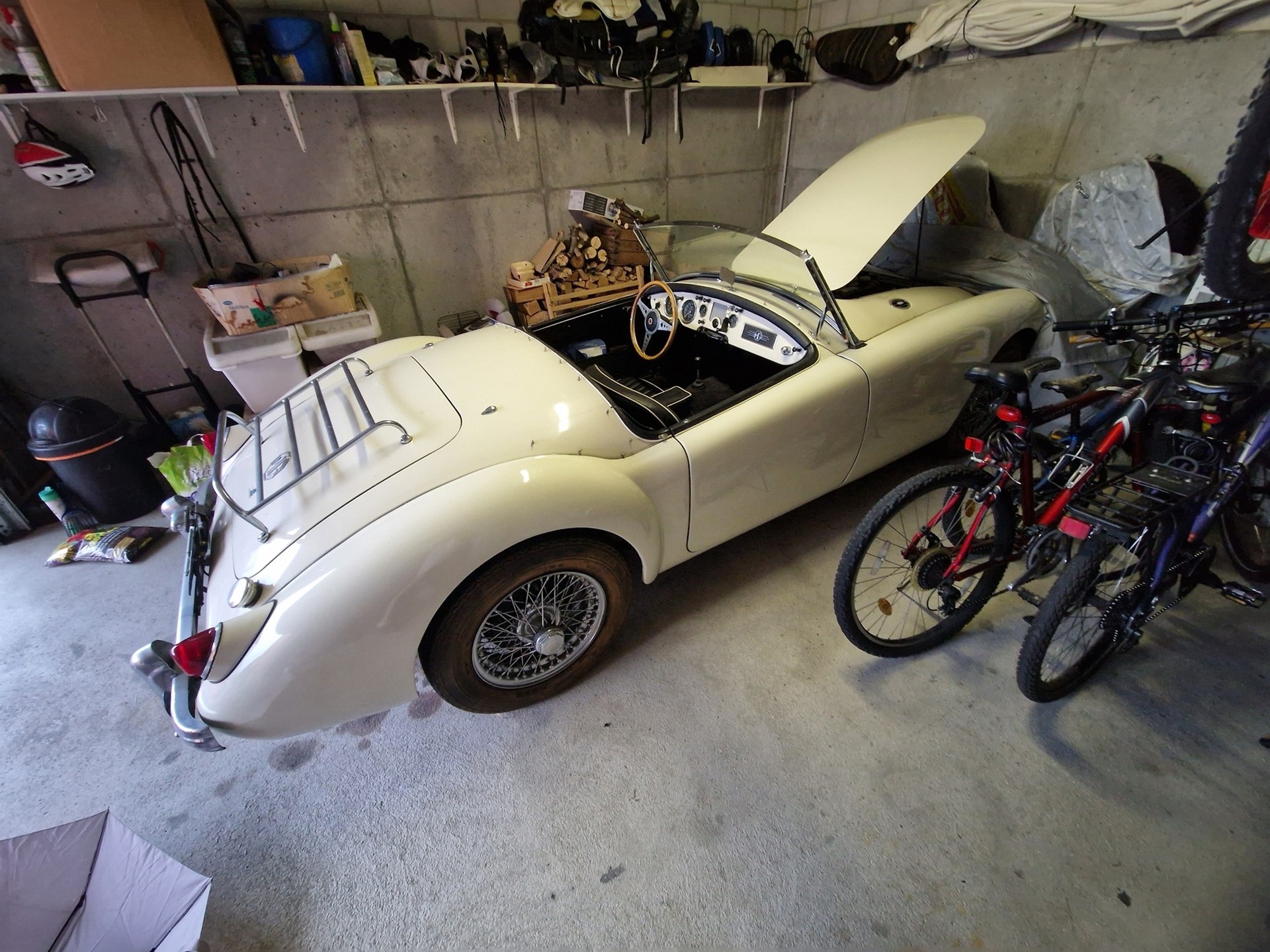 MG MGA