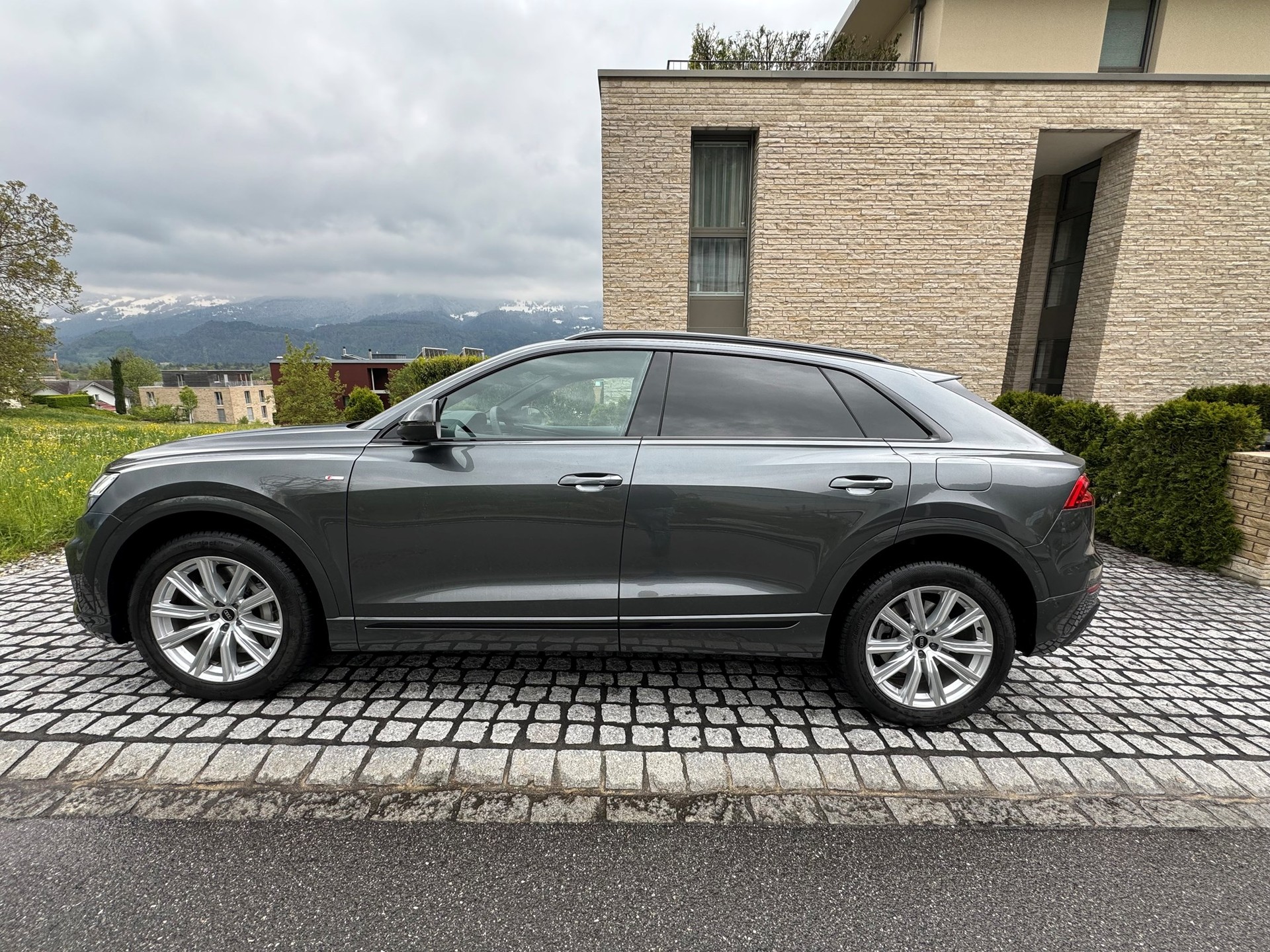 AUDI Q8 55 TFSI e quattro PHEV tiptronic-image-2