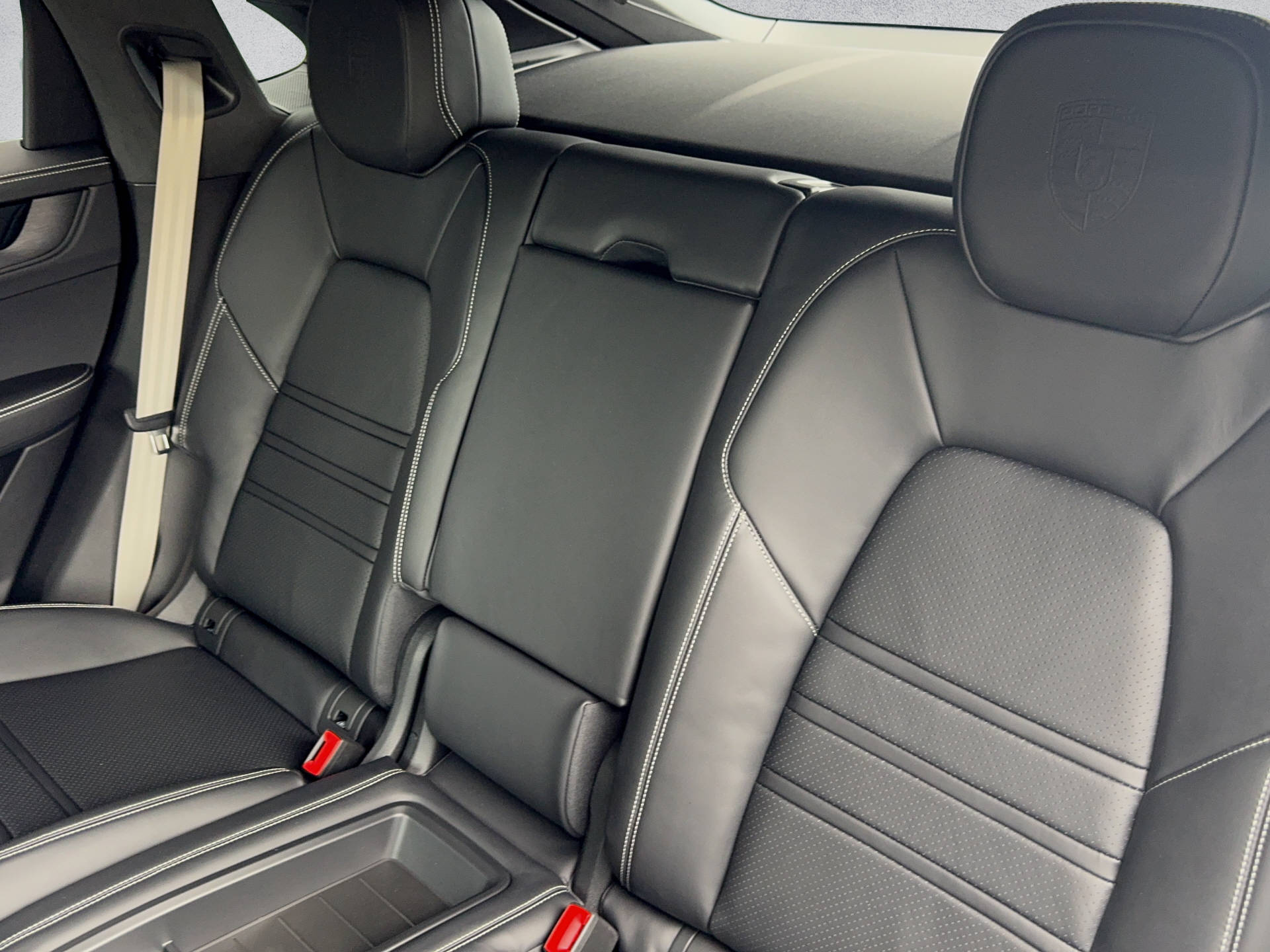 PORSCHE Cayenne Turbo E-Hybrid Coupé mit GT-Paket-image-12