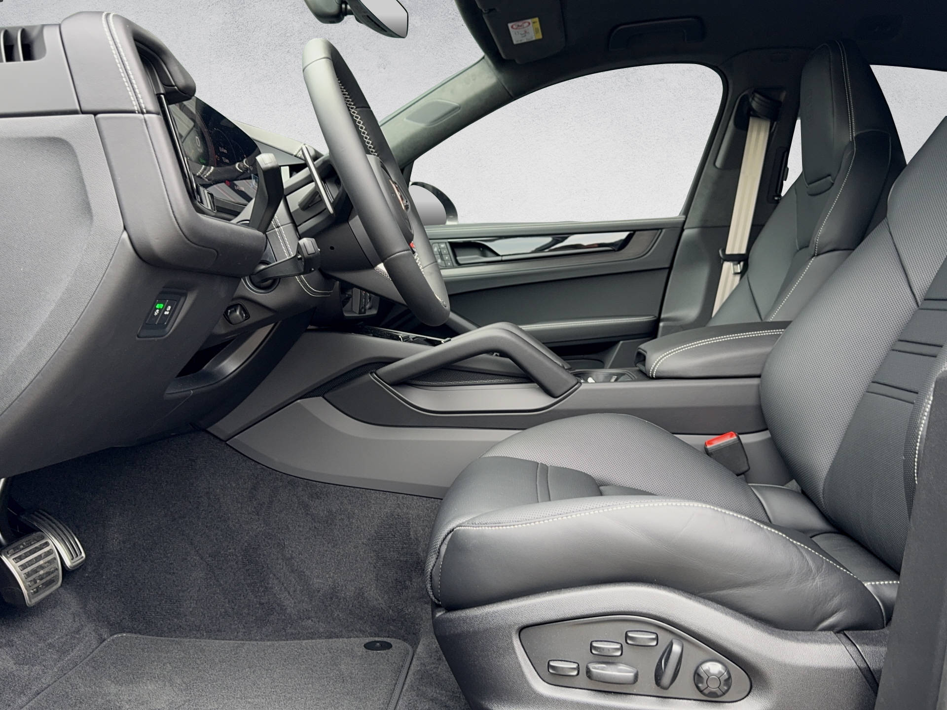 PORSCHE Cayenne Turbo E-Hybrid Coupé mit GT-Paket-image-5