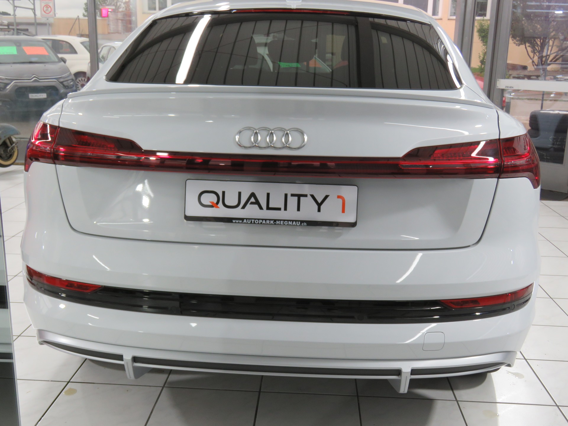 AUDI e-tron 50 Sportback S Line Quattro Automat-image-4