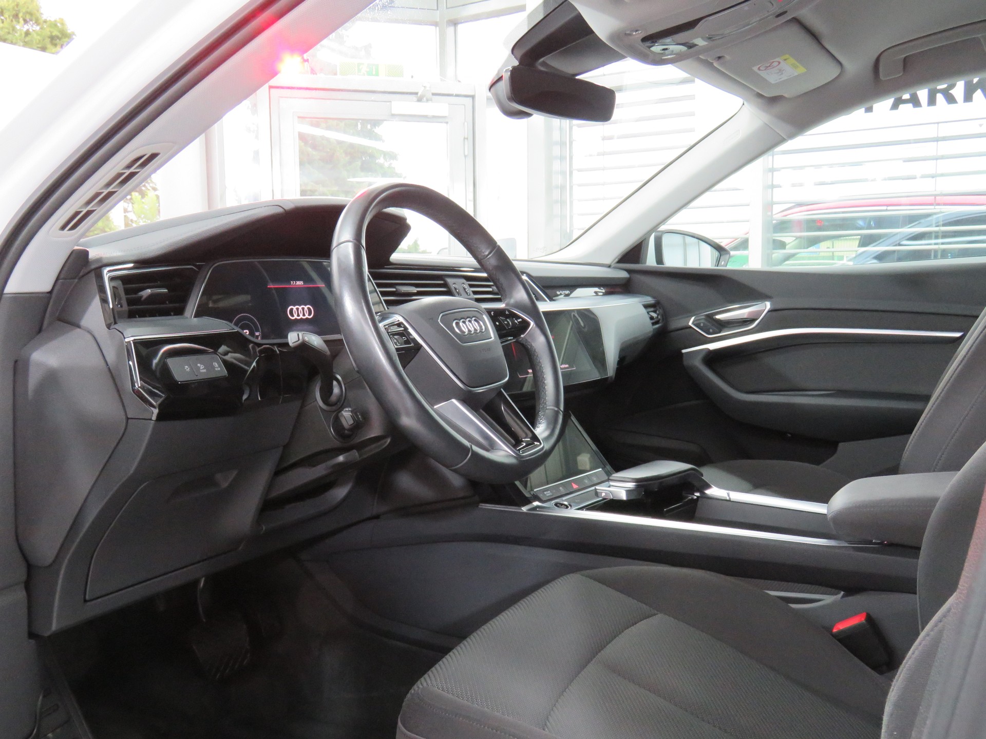 AUDI e-tron 50 Sportback S Line Quattro Automat-image-6