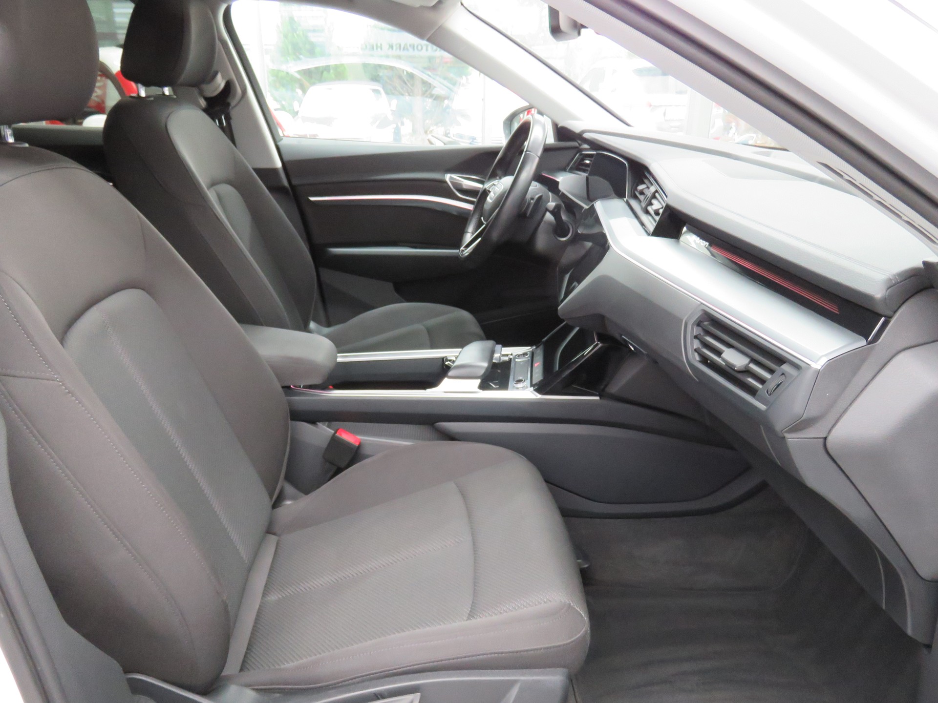 AUDI e-tron 50 Sportback S Line Quattro Automat-image-9