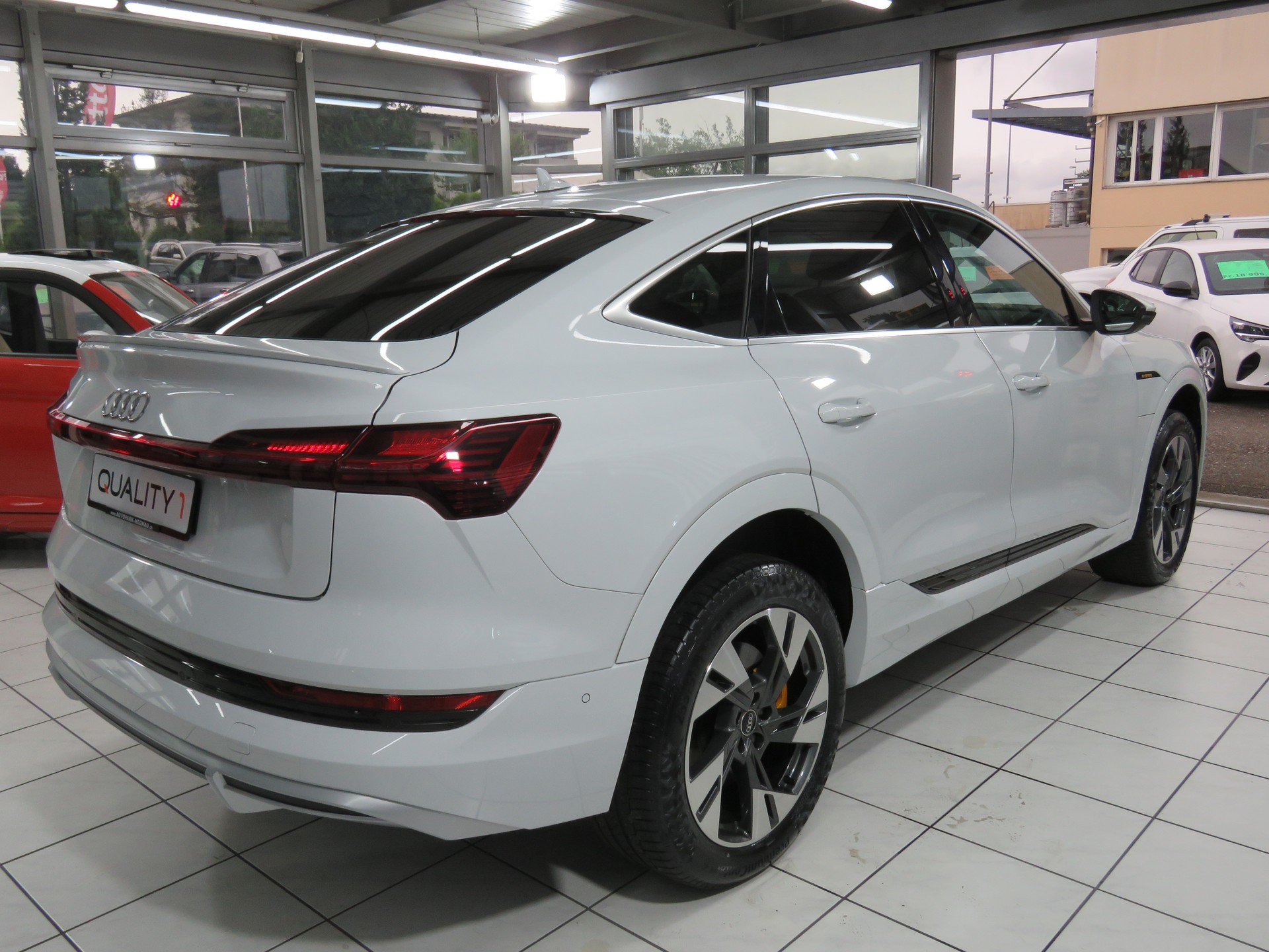 AUDI e-tron 50 Sportback S Line Quattro Automat-image-3