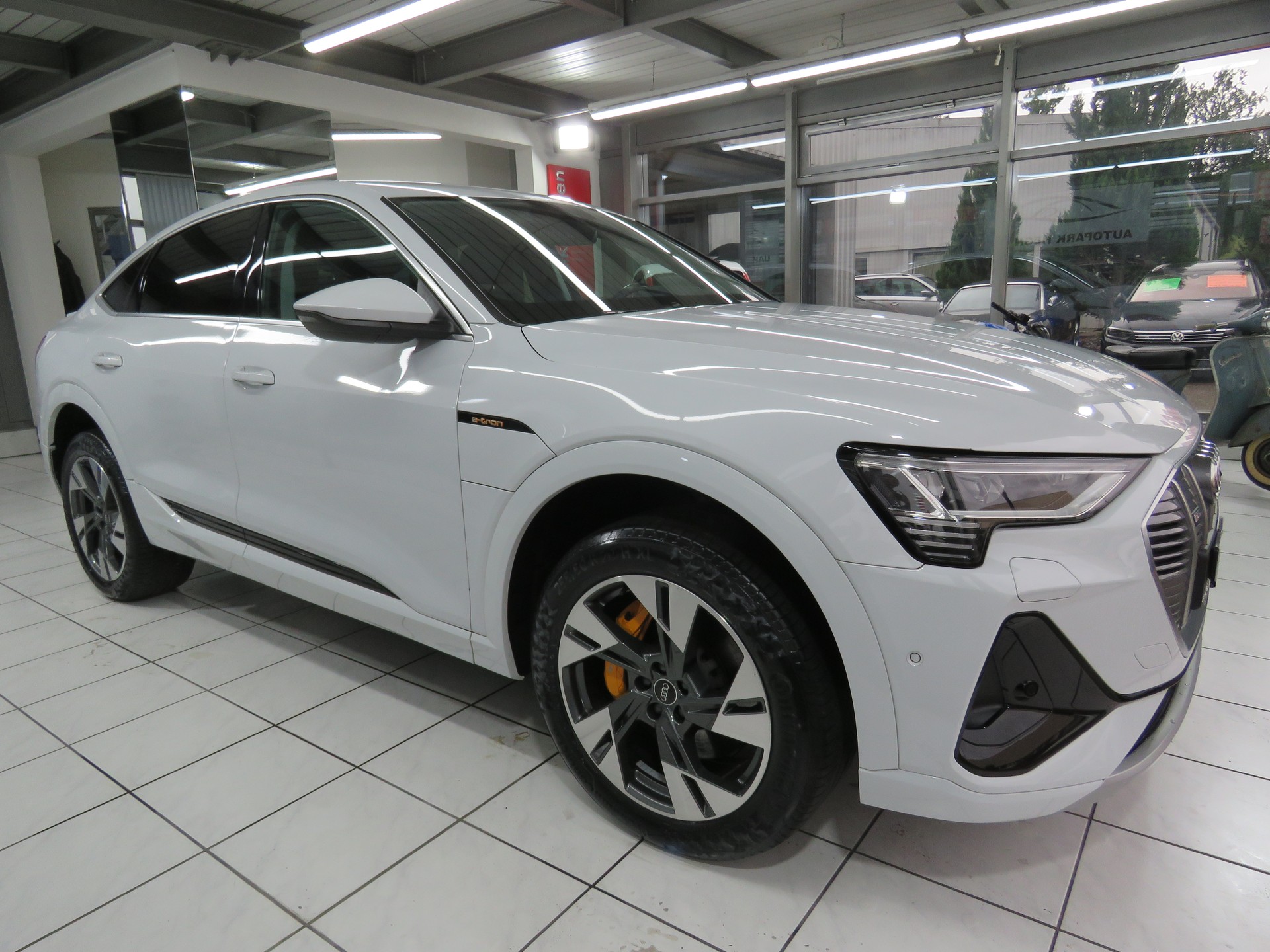 AUDI e-tron 50 Sportback S Line Quattro Automat-image-2
