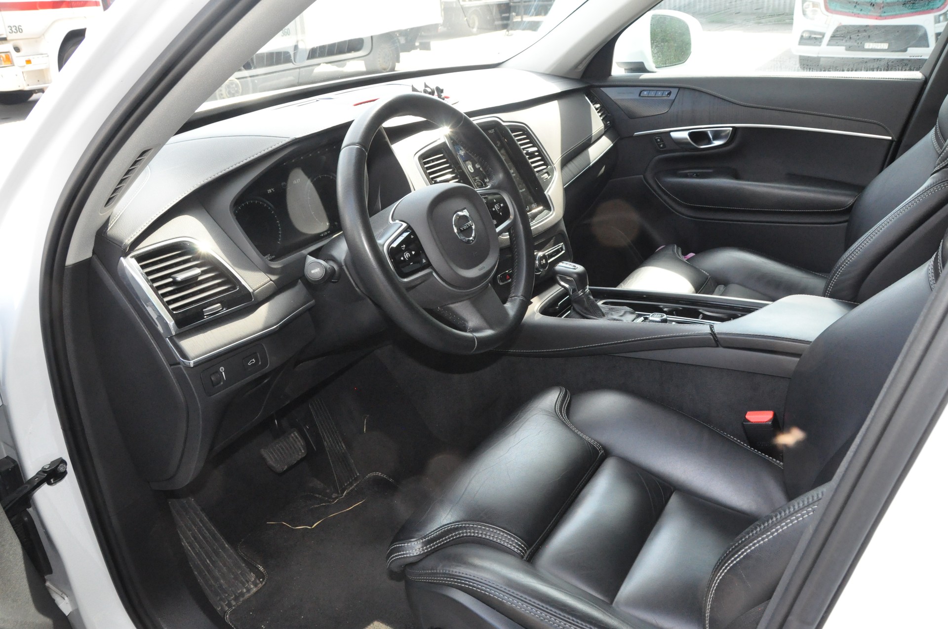 VOLVO XC90 T5 AWD Inscription-image-3