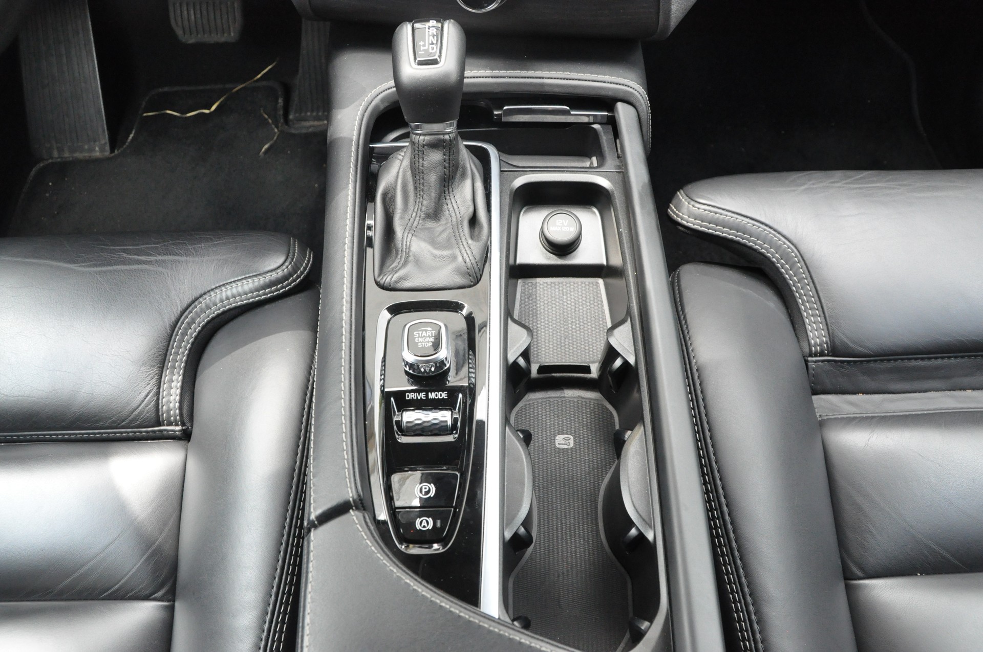 VOLVO XC90 T5 AWD Inscription-image-8