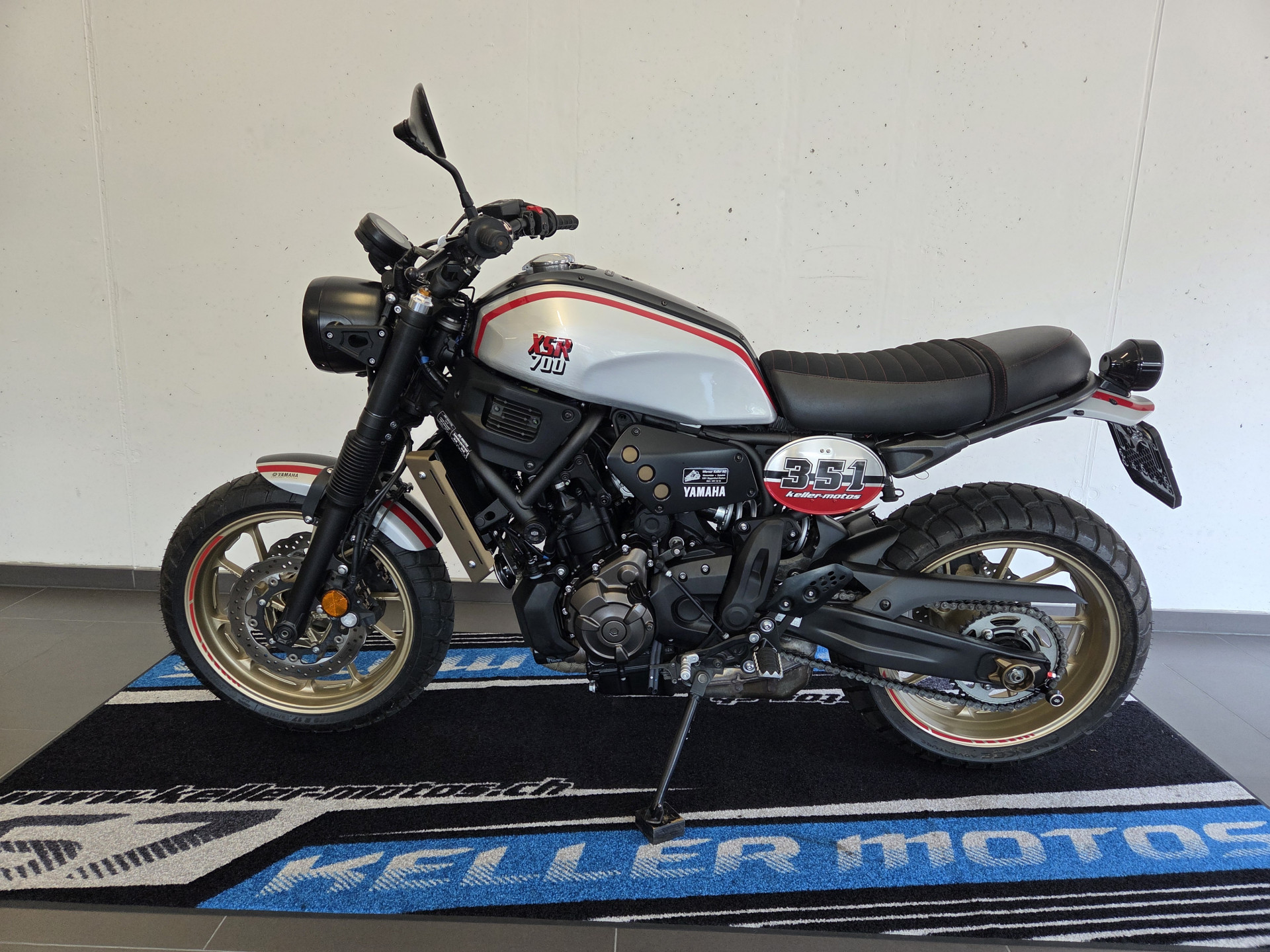YAMAHA XSR 700 XTribute-showroom-element-1