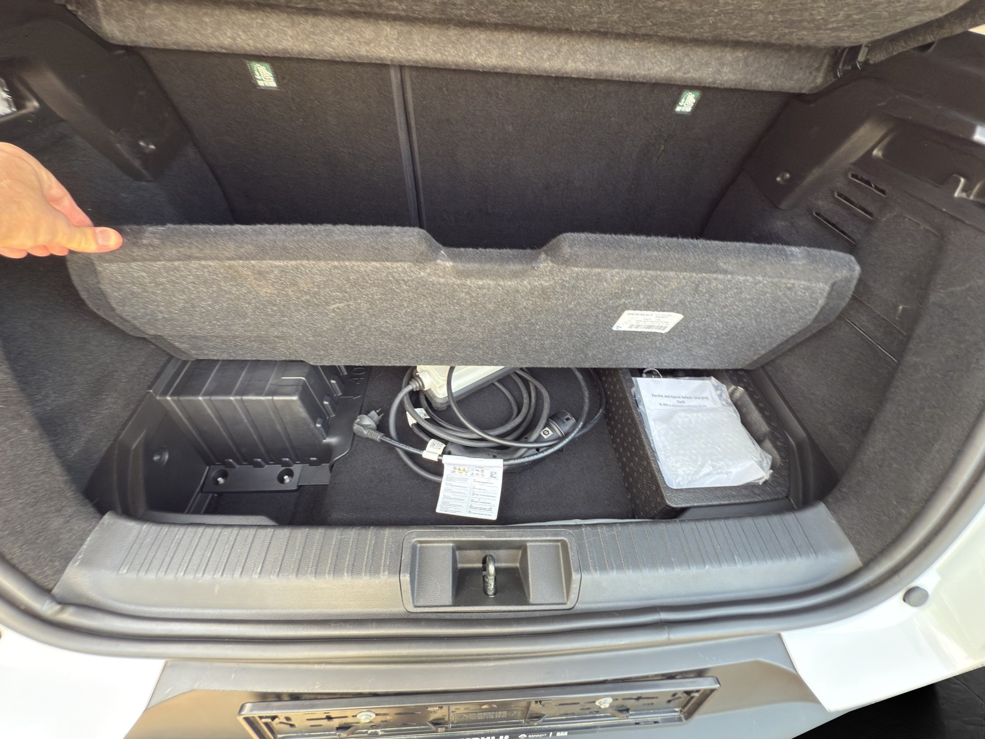RENAULT Captur 1.6 E-Tech Initiale Paris DHT-image-18