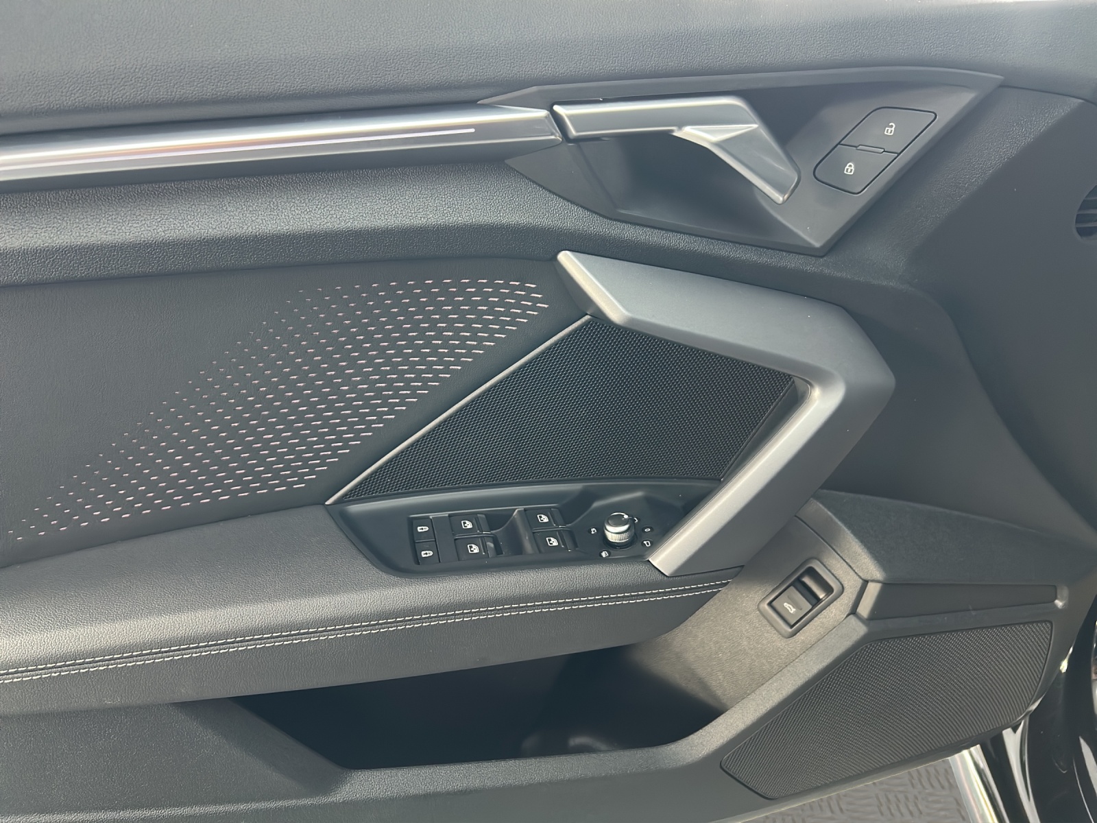 AUDI A3 Sportback 35 TFSI S line Attraction S-tronic-image-19
