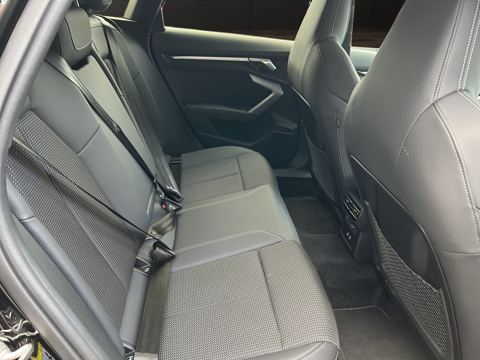 AUDI A3 Sportback 35 TFSI S line Attraction S-tronic-image-16