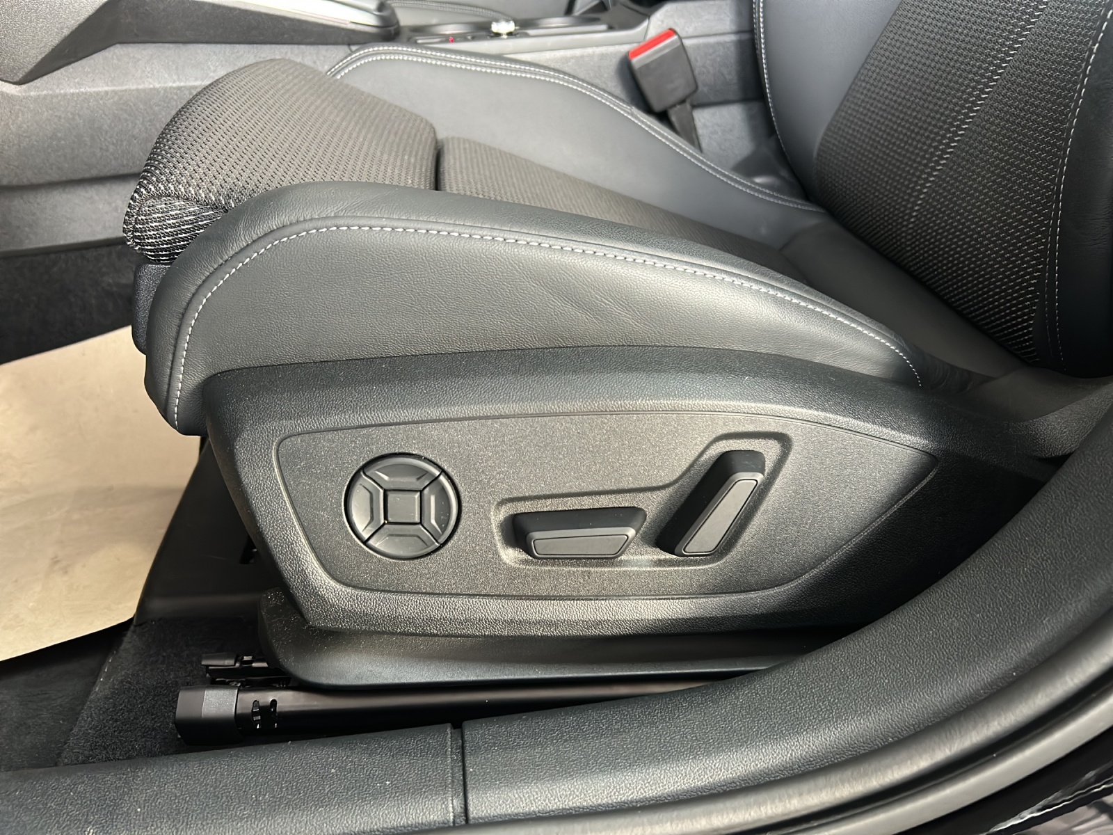 AUDI A3 Sportback 35 TFSI S line Attraction S-tronic-image-18