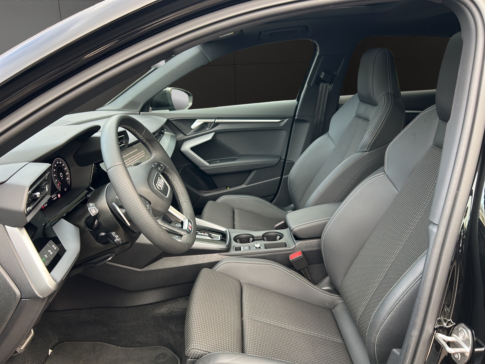 AUDI A3 Sportback 35 TFSI S line Attraction S-tronic-image-8