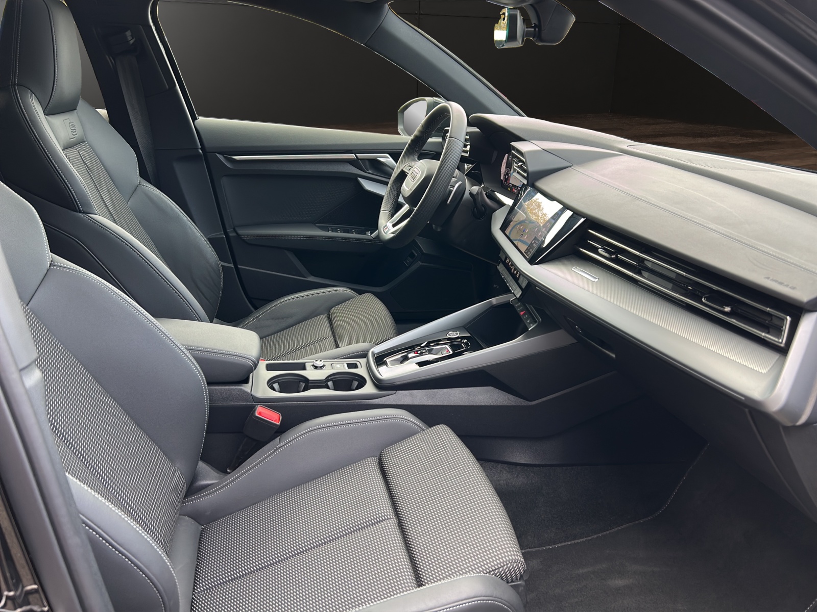 AUDI A3 Sportback 35 TFSI S line Attraction S-tronic-image-15