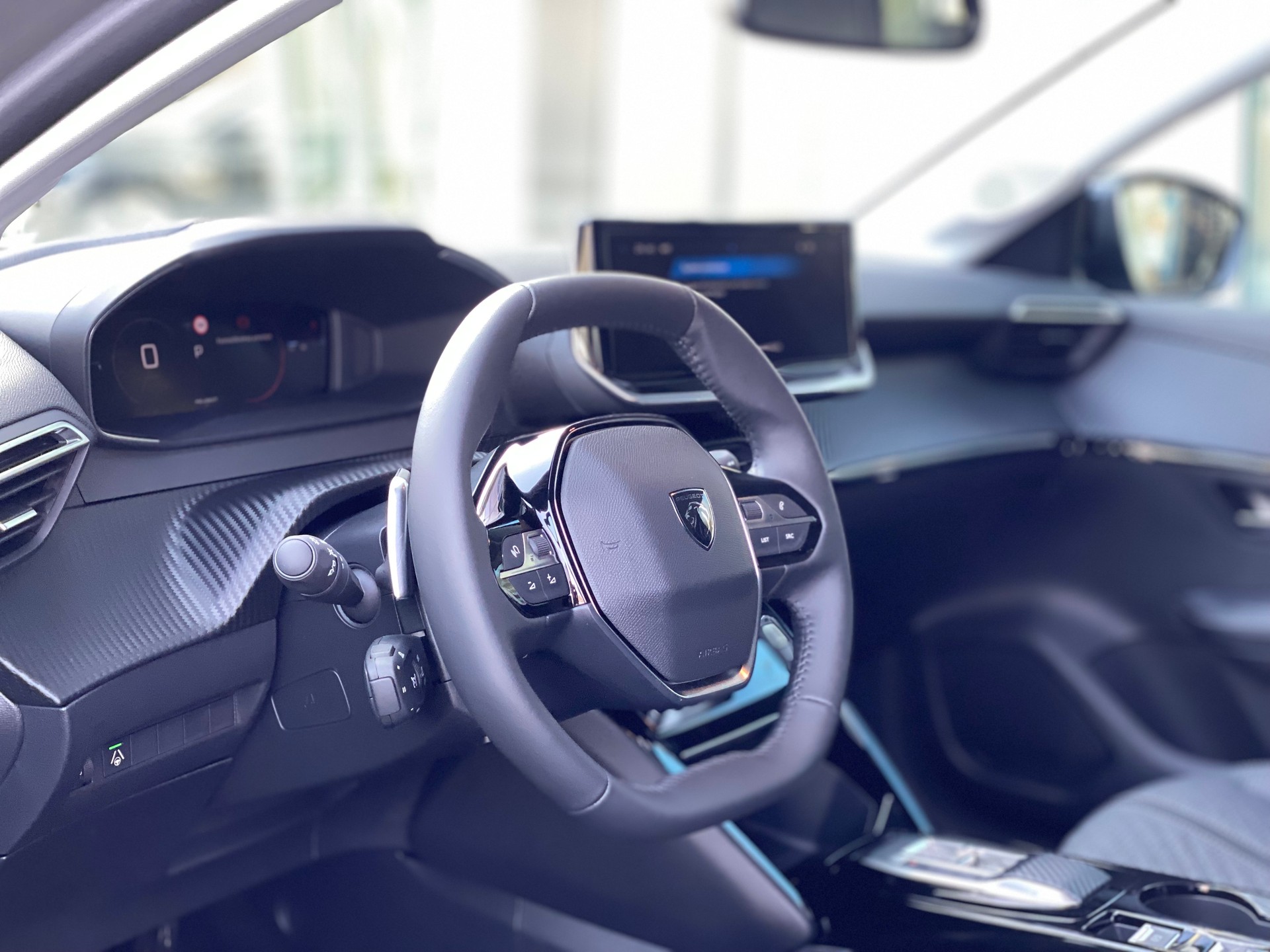 PEUGEOT 208 1.2 MHEV 110 Allure Premium-image-7